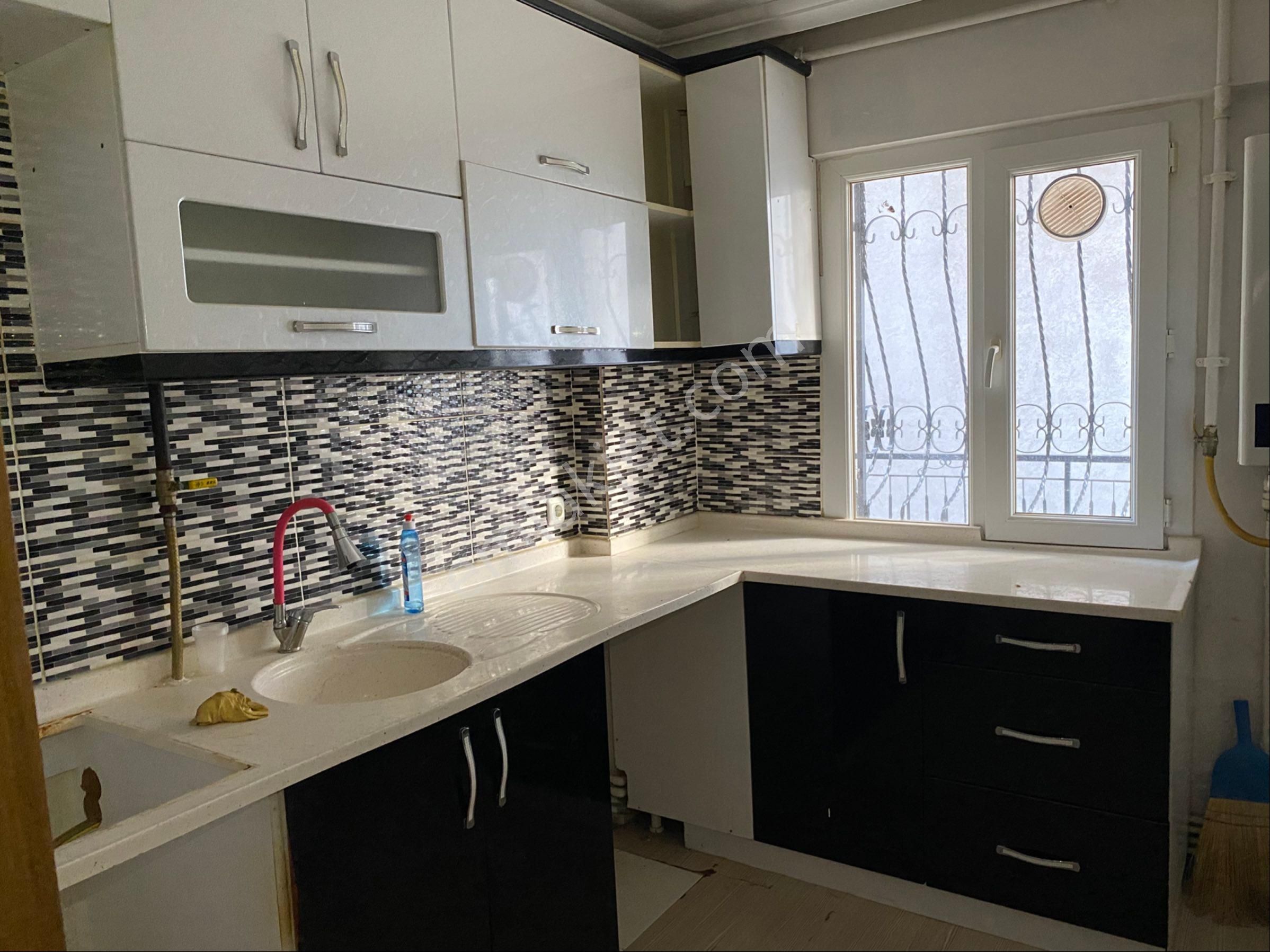 Yeşilyurt Osman Kibarda Giriş Katı Satılık 2+1 Satılık Daire - Görsel 4