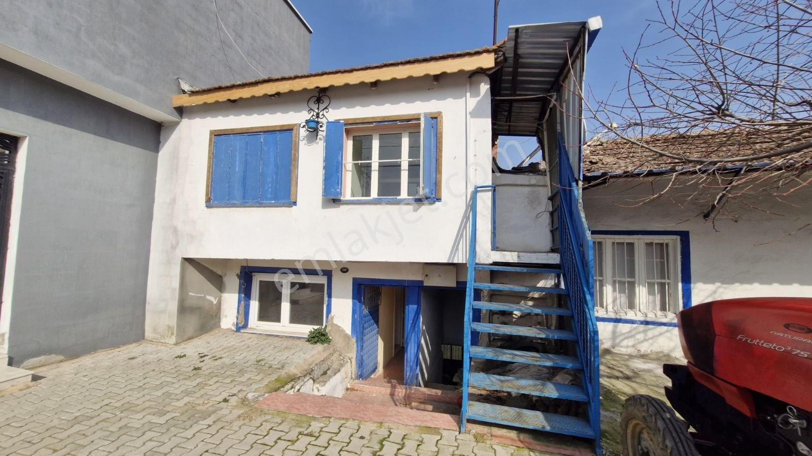 Kemalpaşa Sinancılar Köyiçi Satılık Tek Tapu İki Kat Müstakil Ev