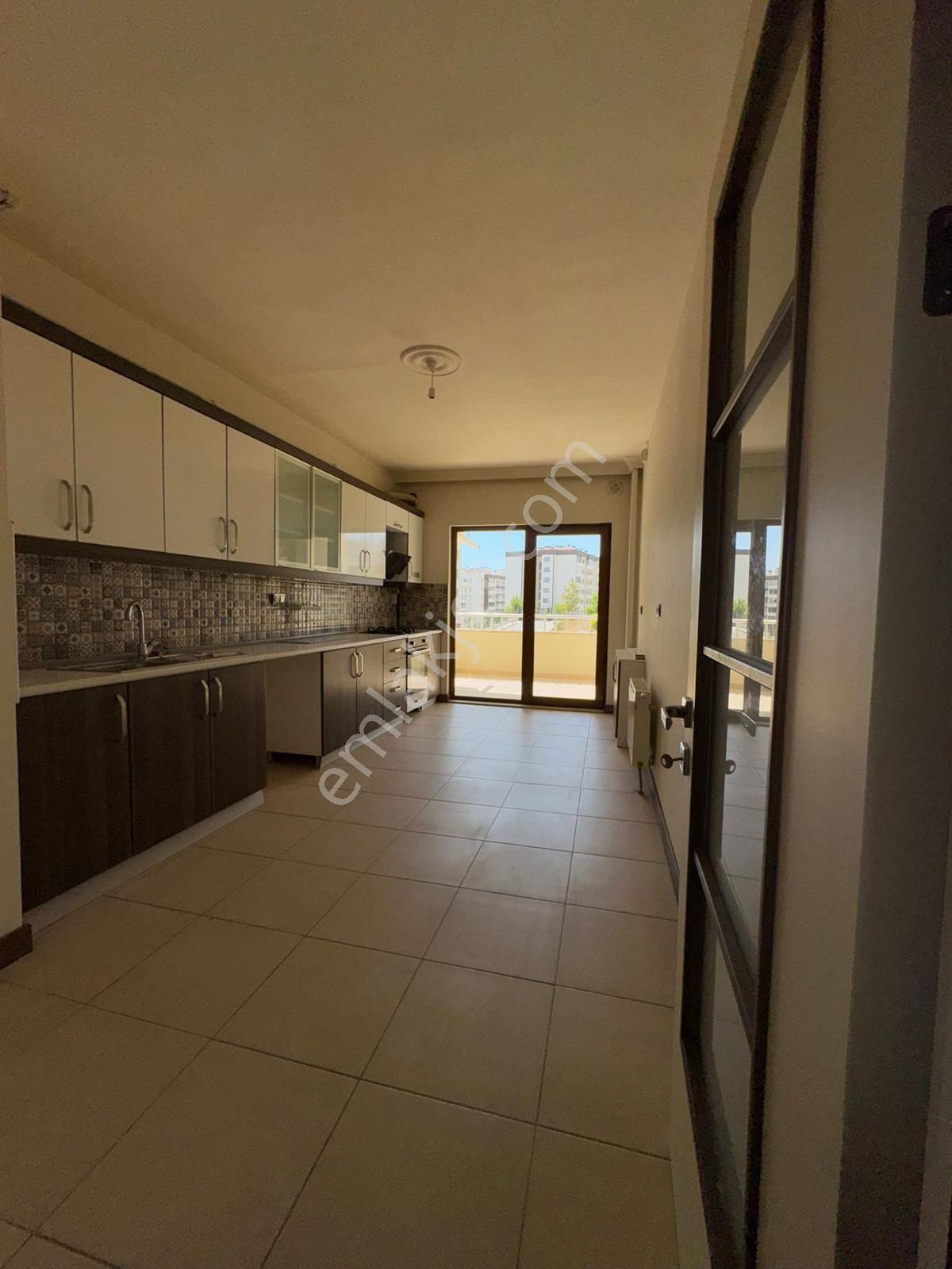 Saraycık Tokide 4+1 Ebeveyn Banyolu Kapalı Otoparklı Kiralık Daire - Görsel 2
