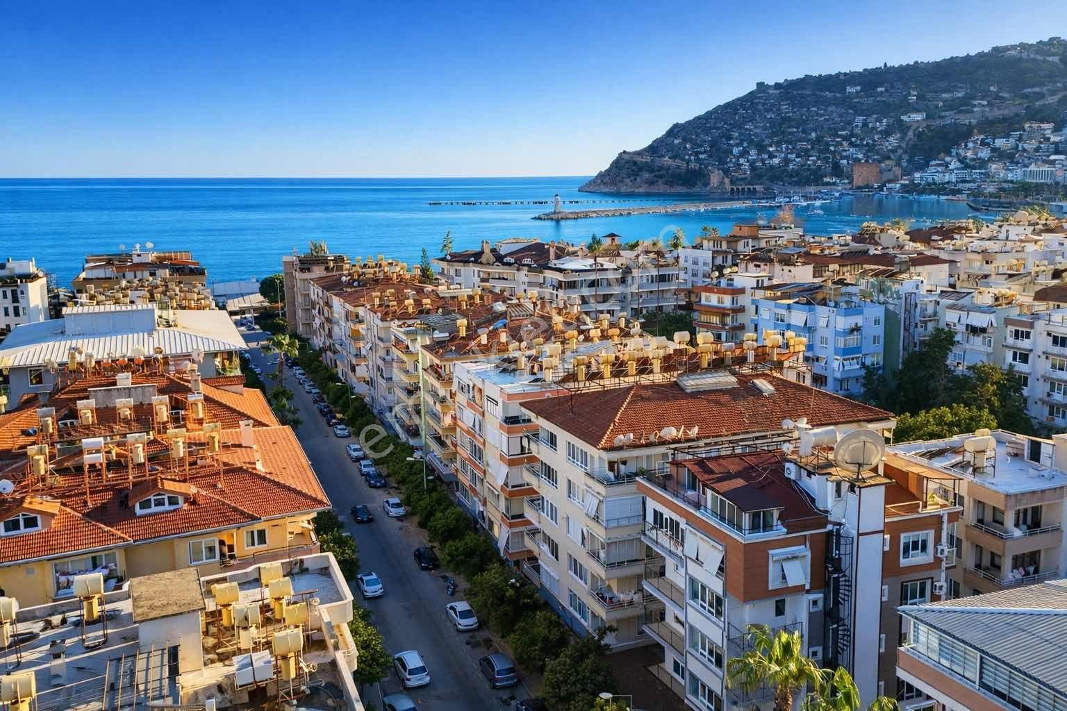 Güllerpınarın'da Denıze 100m 3+1 Ayrı Mutfak Geniş Kiralık Daire