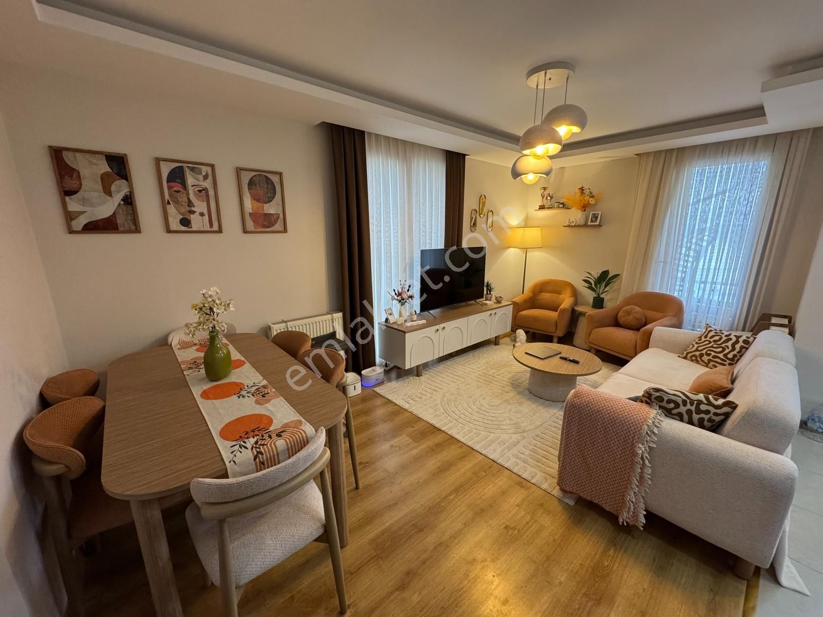 Silivri Yeni Mah. Havuzlu Güvenlikli K.otoparklı Ara Kat 1+1