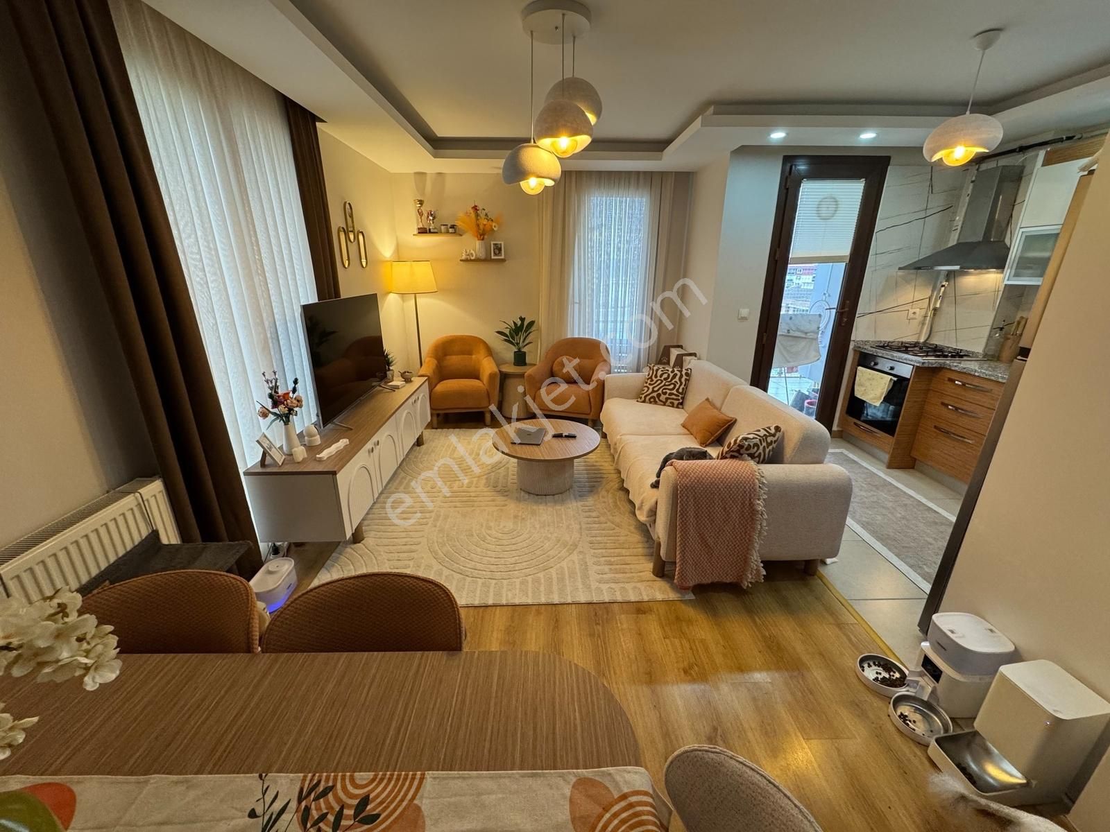 Silivri Yeni Mah. Havuzlu Güvenlikli K.otoparklı Ara Kat 1+1 - Görsel 13