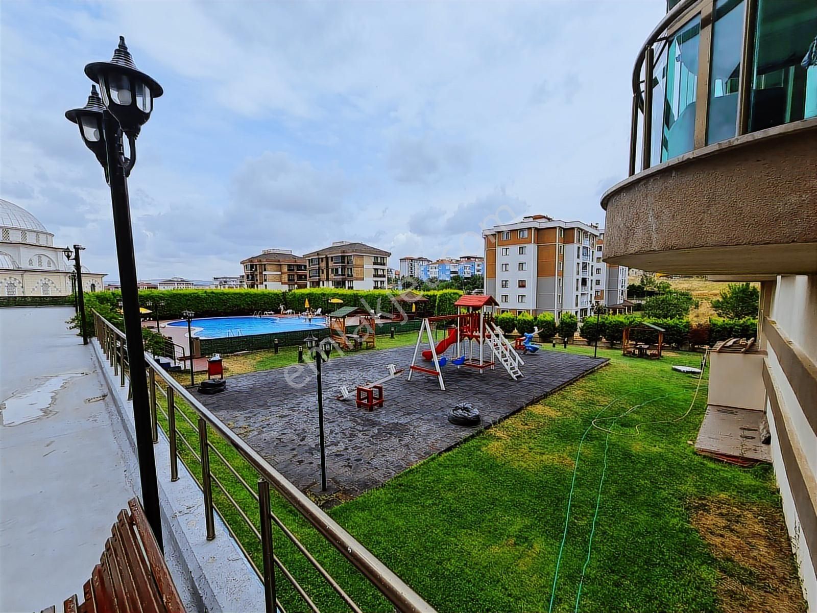 Silivri Yeni Mah. Havuzlu Güvenlikli K.otoparklı Ara Kat 1+1 - Görsel 19