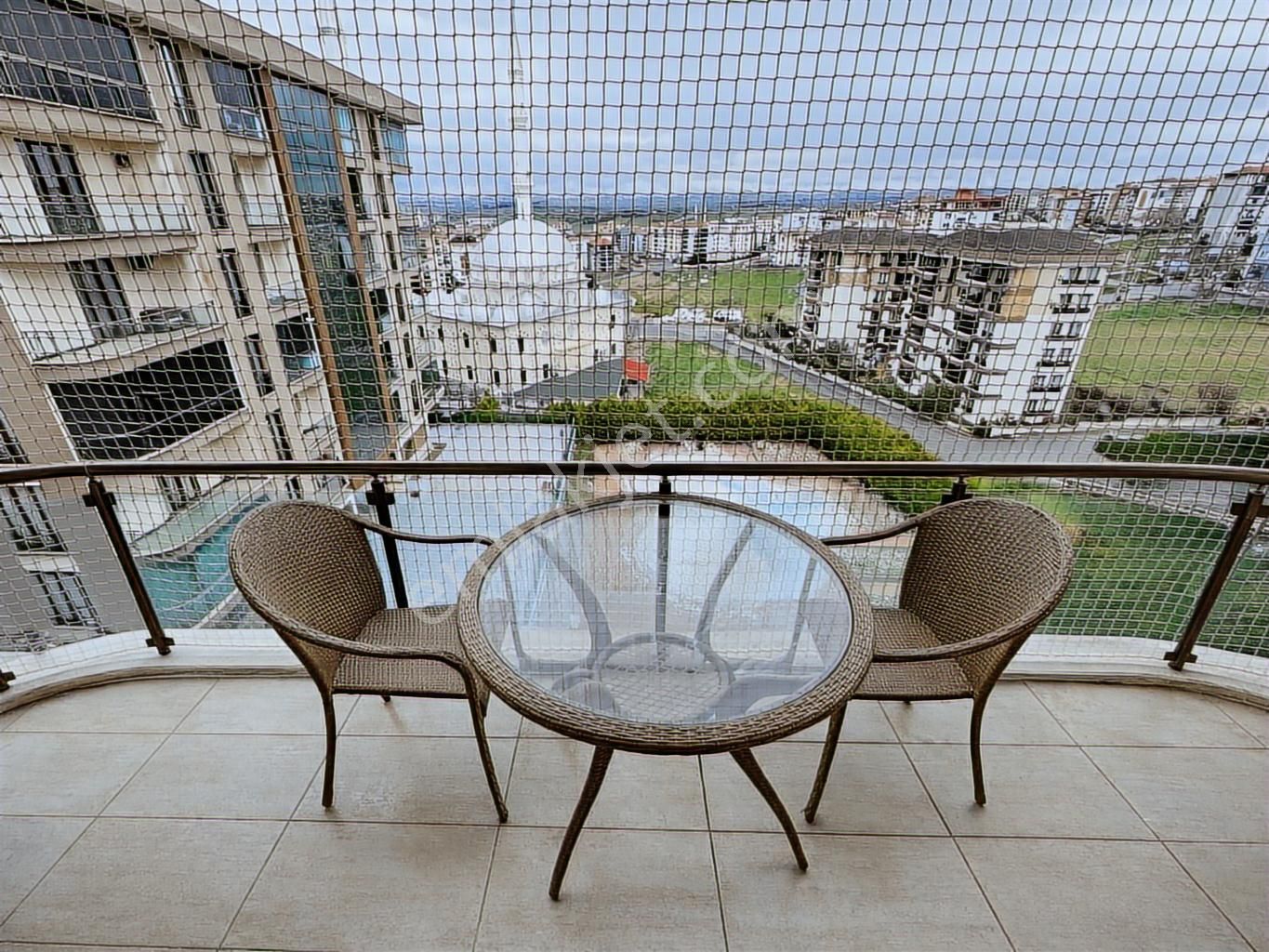 Silivri Yeni Mah. Havuzlu Güvenlikli K.otoparklı Ara Kat 1+1 - Görsel 15