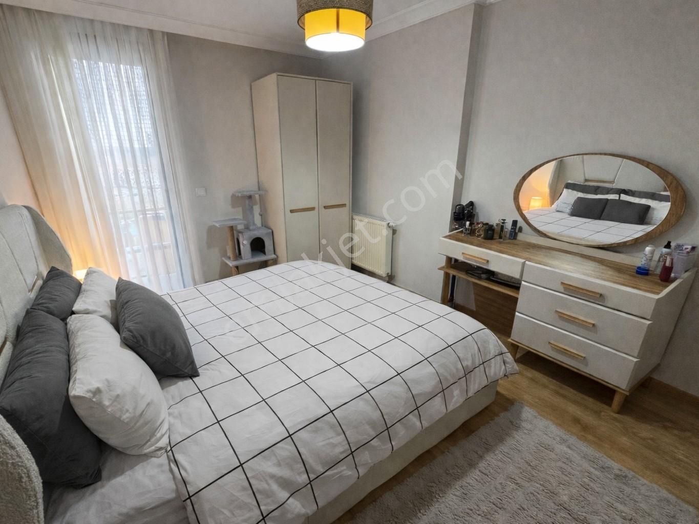 Silivri Yeni Mah. Havuzlu Güvenlikli K.otoparklı Ara Kat 1+1 - Görsel 12