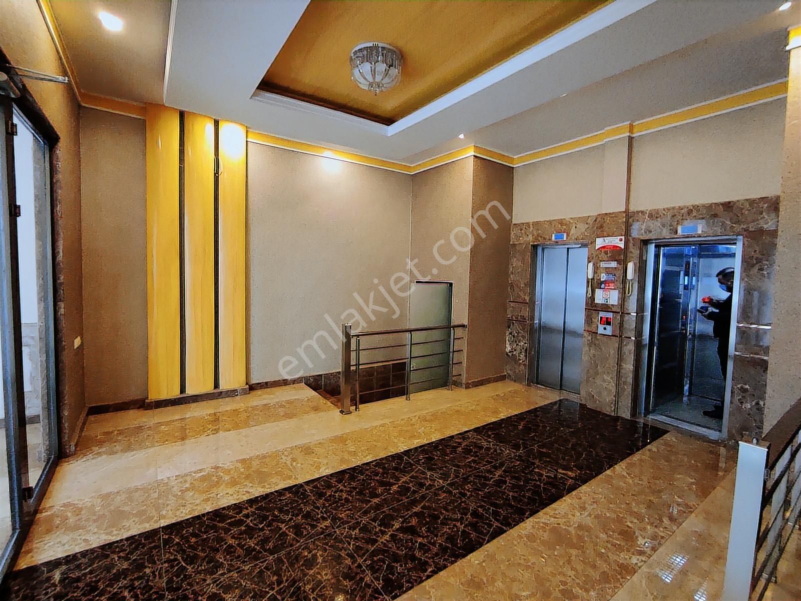 Silivri Yeni Mah. Havuzlu Güvenlikli K.otoparklı Ara Kat 1+1 - Görsel 3