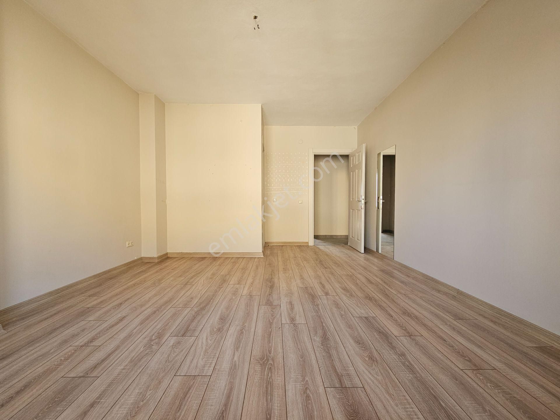 Şerifali Ataşehire Komşu Geniş 240m2 Balkonlu Teraslı 4+2 İş Yeri - Görsel 15