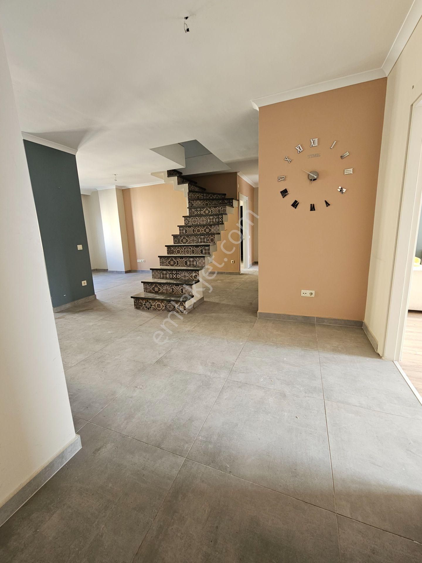 Şerifali Ataşehire Komşu Geniş 240m2 Balkonlu Teraslı 4+2 İş Yeri - Görsel 2