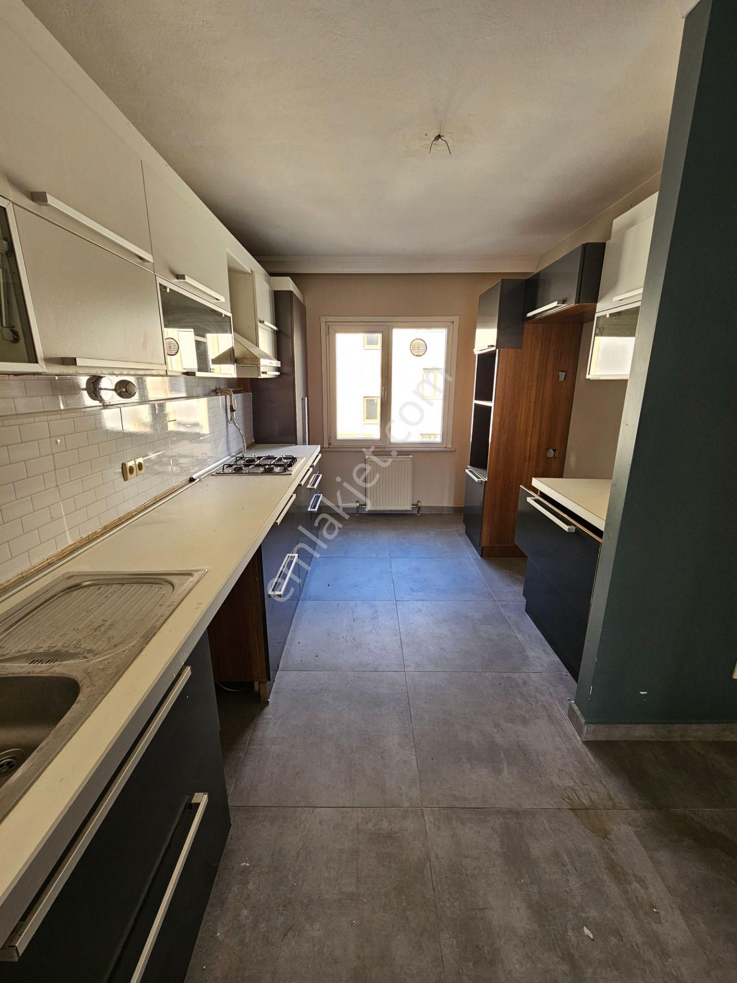 Şerifali Ataşehire Komşu Geniş 240m2 Balkonlu Teraslı 4+2 İş Yeri - Görsel 3