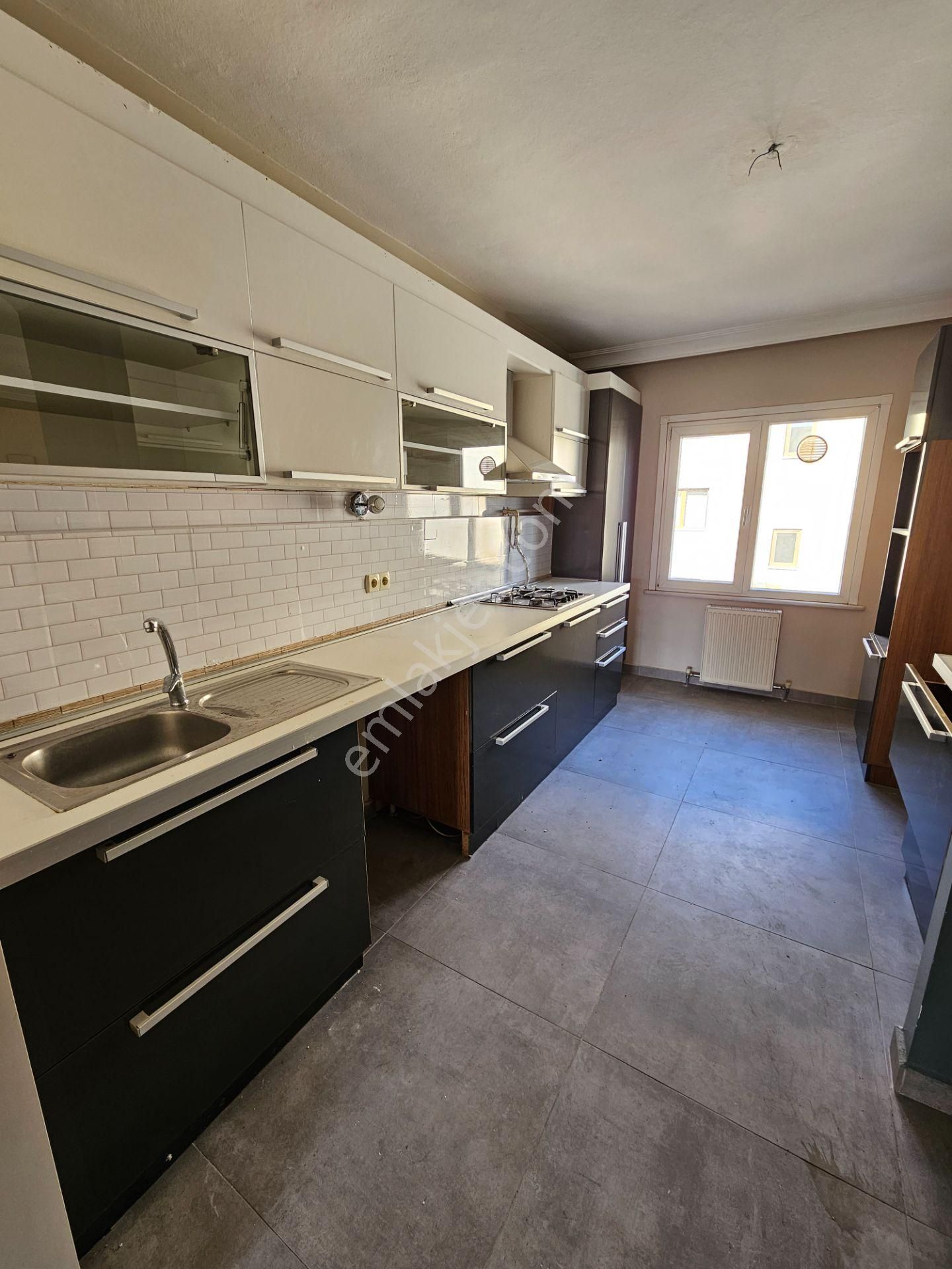 Şerifali Ataşehire Komşu Geniş 240m2 Balkonlu Teraslı 4+2 İş Yeri - Görsel 5