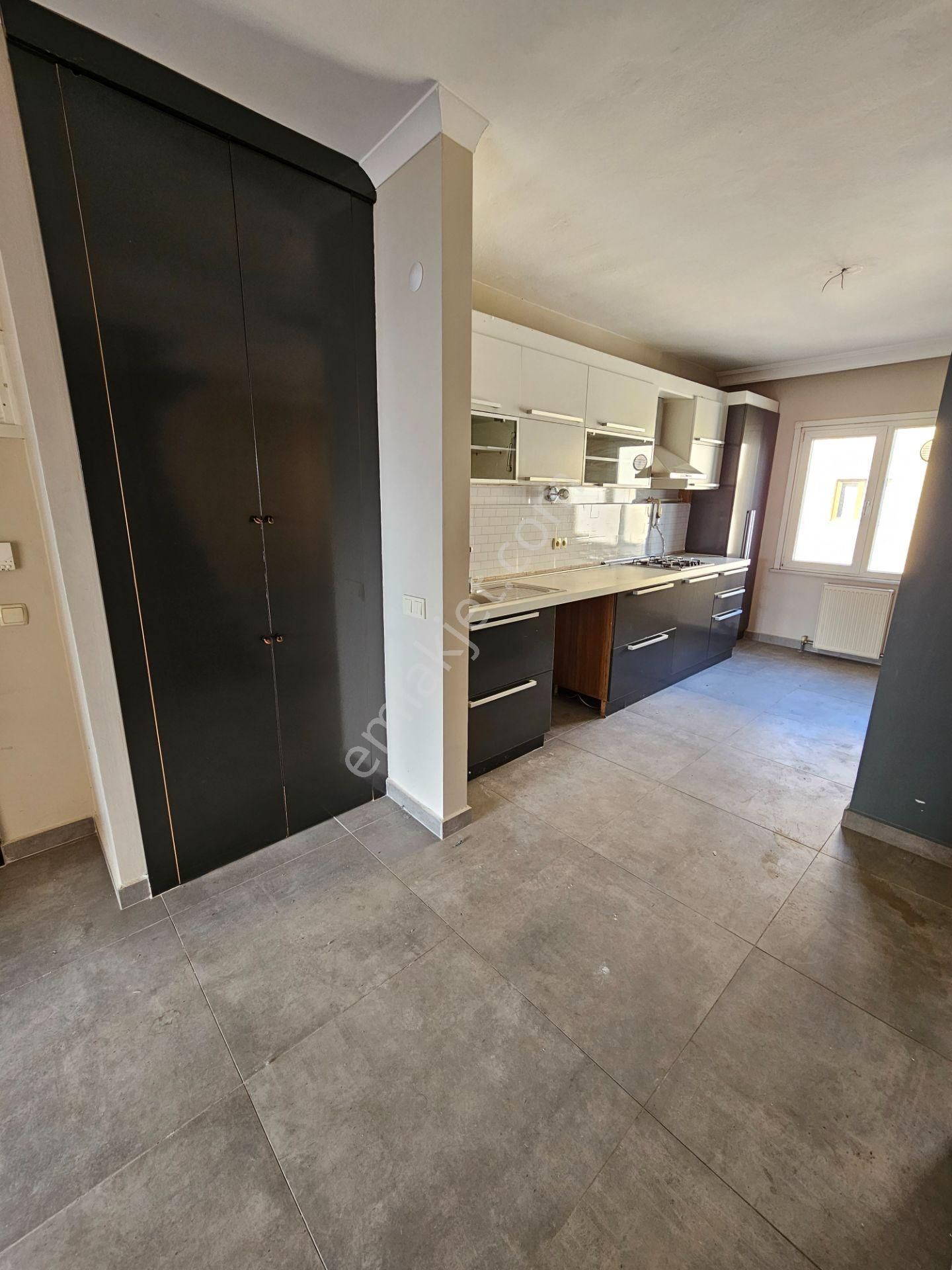 Şerifali Ataşehire Komşu Geniş 240m2 Balkonlu Teraslı 4+2 İş Yeri - Görsel 4