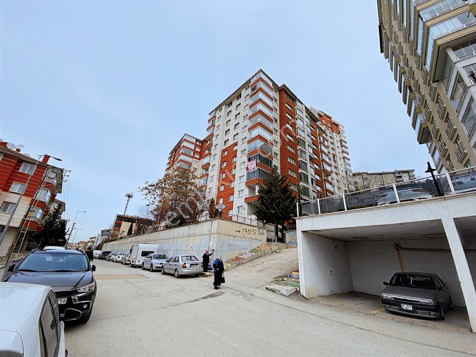 Ahi Mesut' Da Otoparklı Site İçinde Satılık 3+1 Daire - Görsel 18