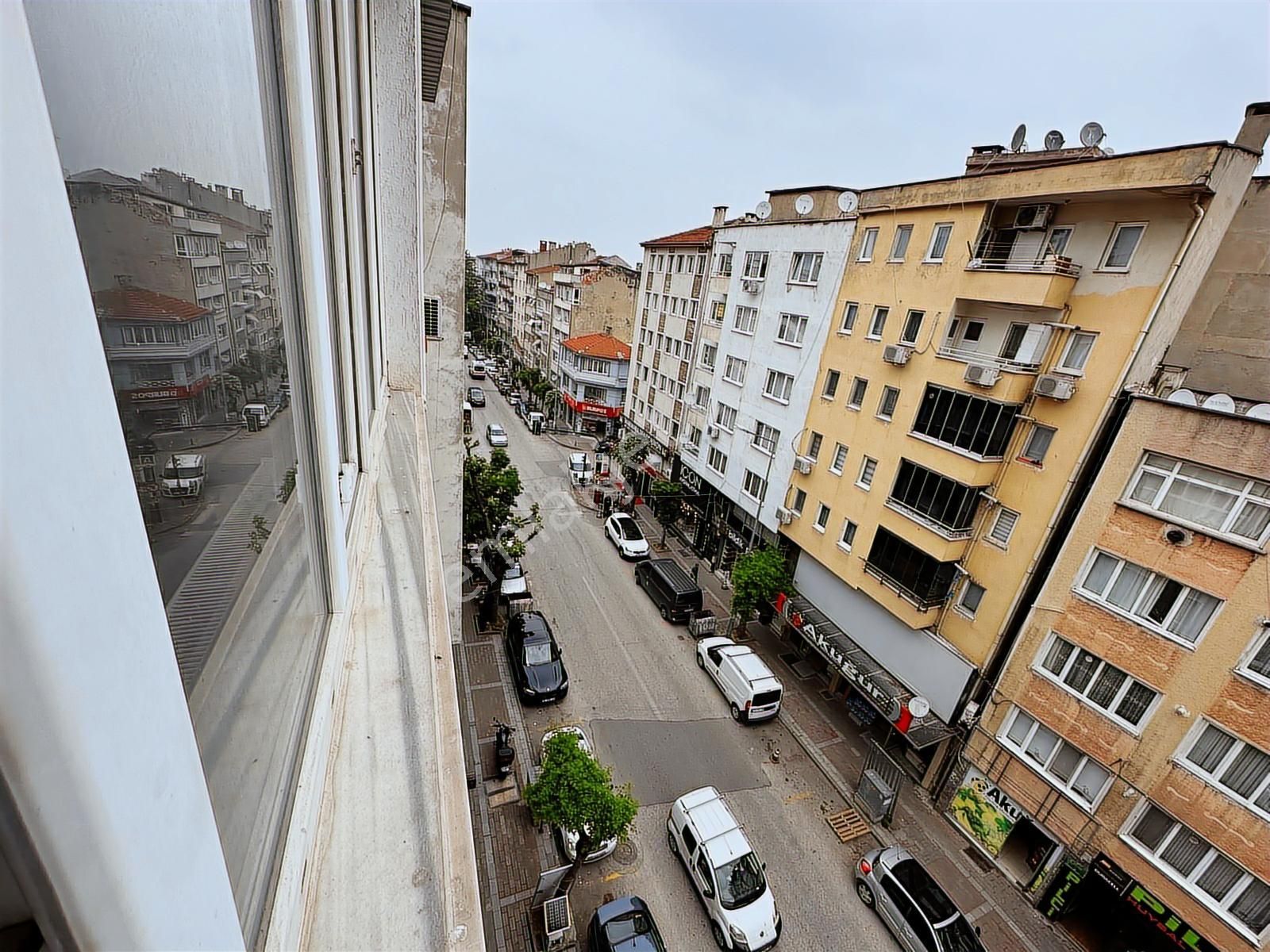 Remax Leon Gazcılar Caddesi ' Nde Satılık İçi Sıfır 1+1 Daire - Görsel 2