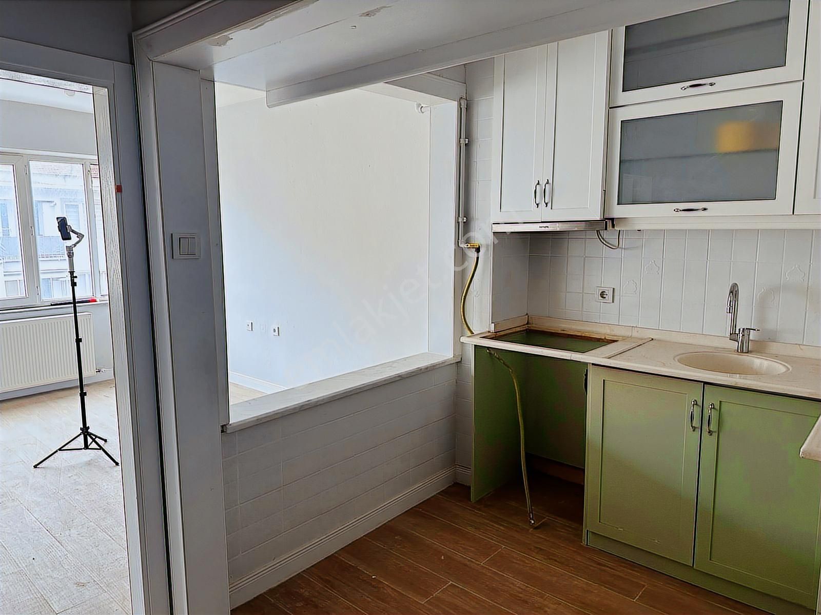 Remax Leon Gazcılar Caddesi ' Nde Satılık İçi Sıfır 1+1 Daire - Görsel 11