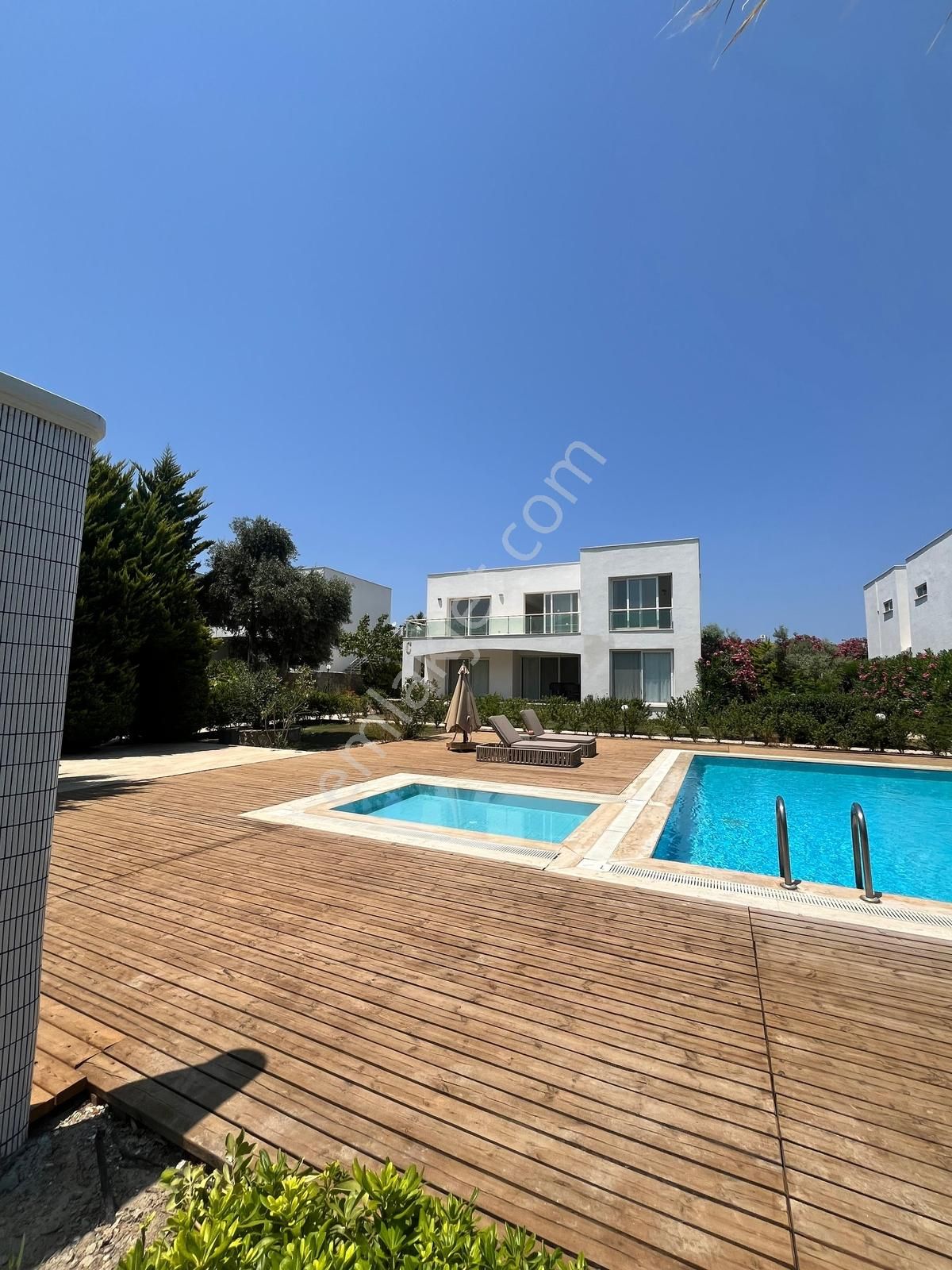 Yalıkavak Dirmil'de Denize Yakın Site İçerisinde 3+1 Bahçe Katı