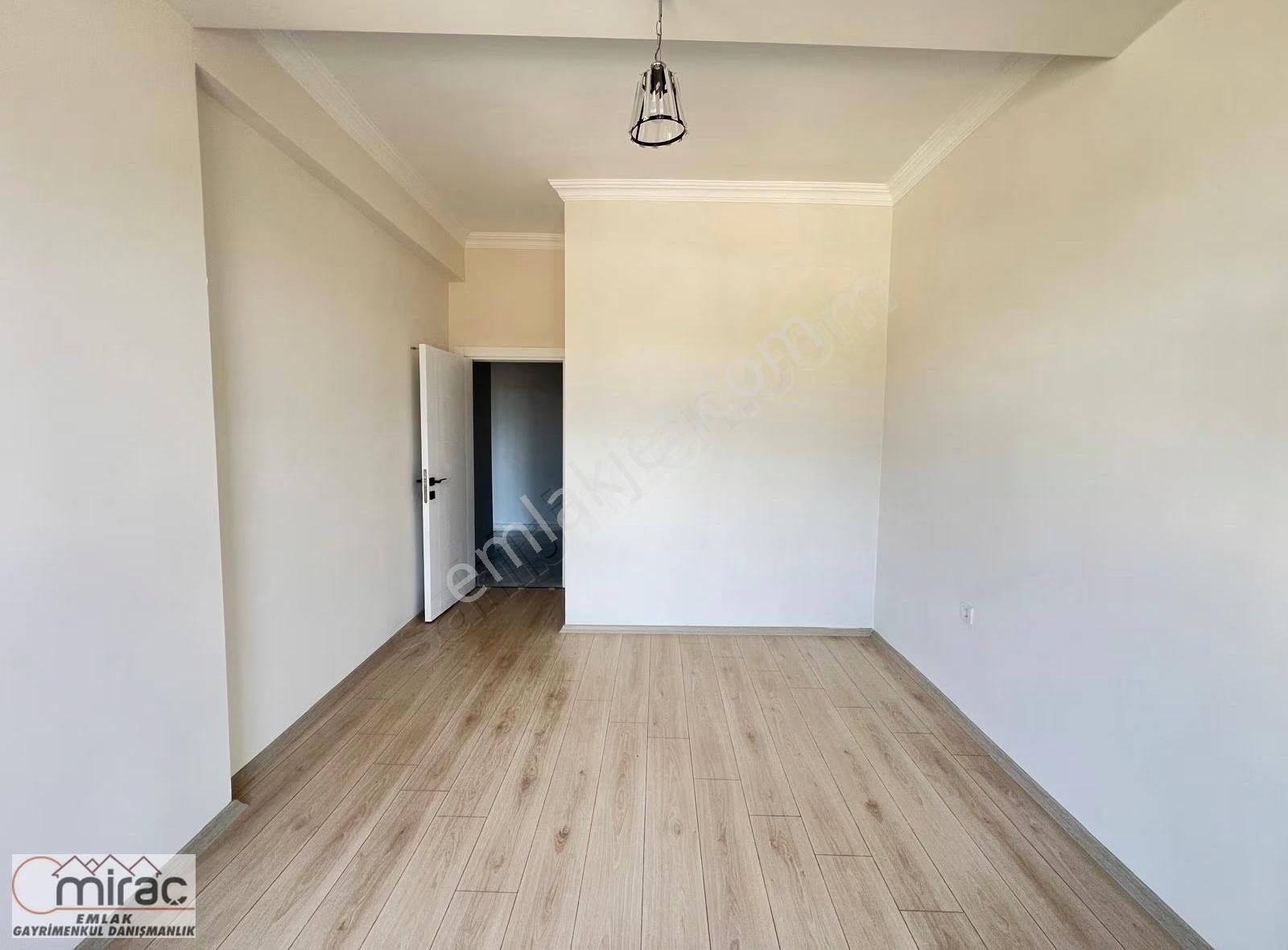 Sarılar Ana Cadde Üzerinde Asansörlü 2+1 Sıfır Arakat - Görsel 3