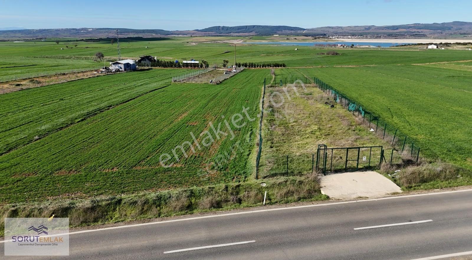 Mecidiye Köyü Girişi Satılık Tarla 737 M² Ana Yola Cephe