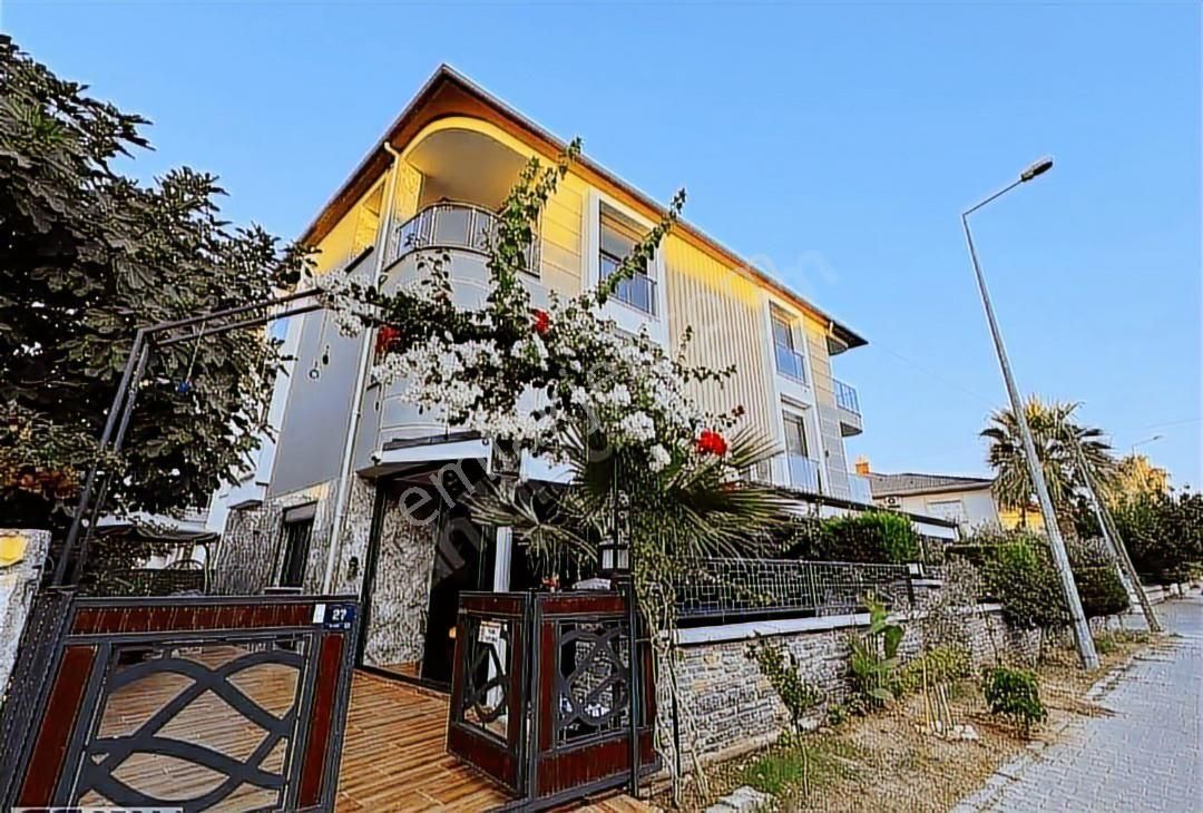 Çamlık Mahallesinde 2. Koya Yürüme Mesafesinde Satılık 4+1 Villa - Görsel 2