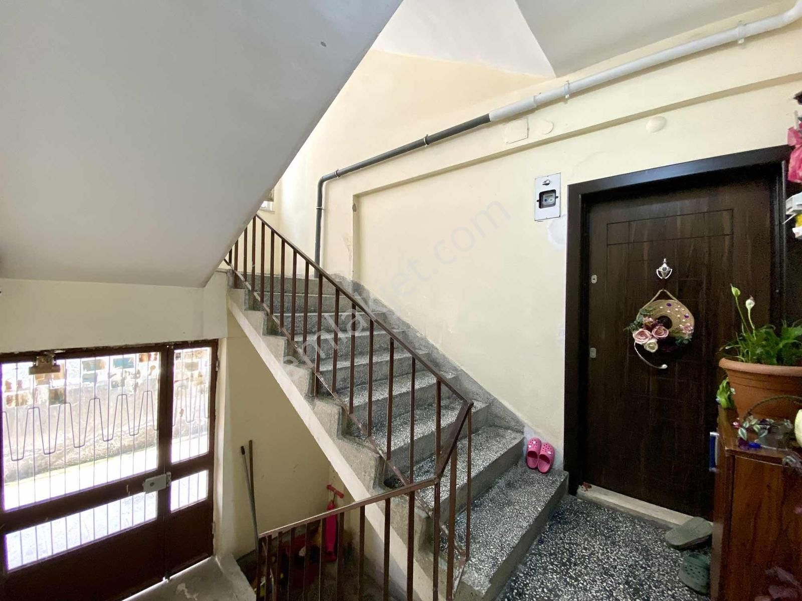 Merkezi Konumda Yüksek Giriş 2+1 Eşyalı Daire - Görsel 3