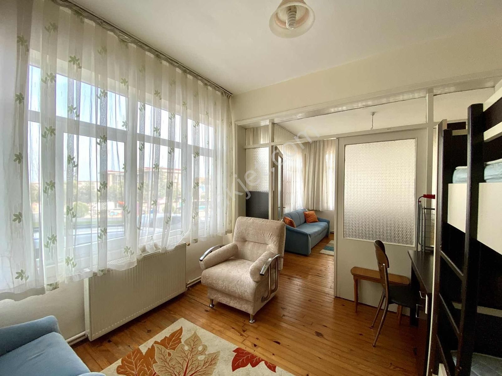 Merkezi Konumda Yüksek Giriş 2+1 Eşyalı Daire - Görsel 13