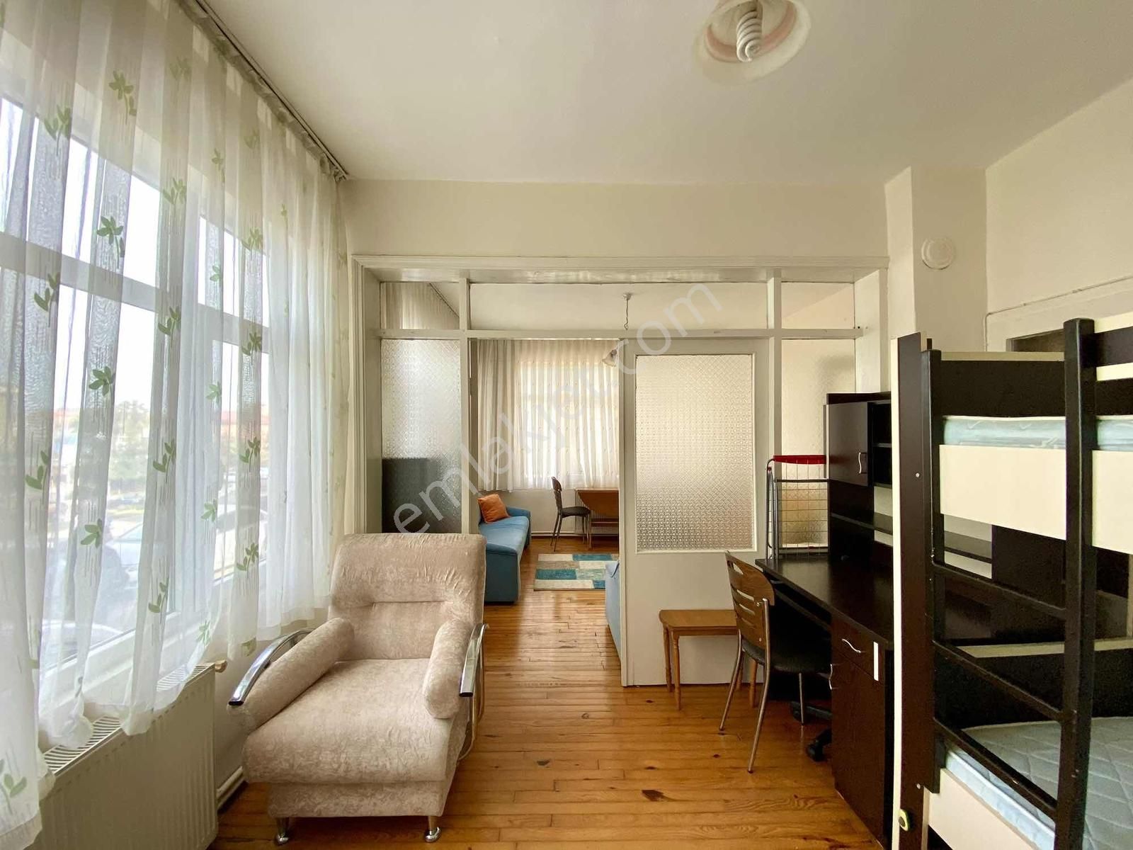 Merkezi Konumda Yüksek Giriş 2+1 Eşyalı Daire - Görsel 19