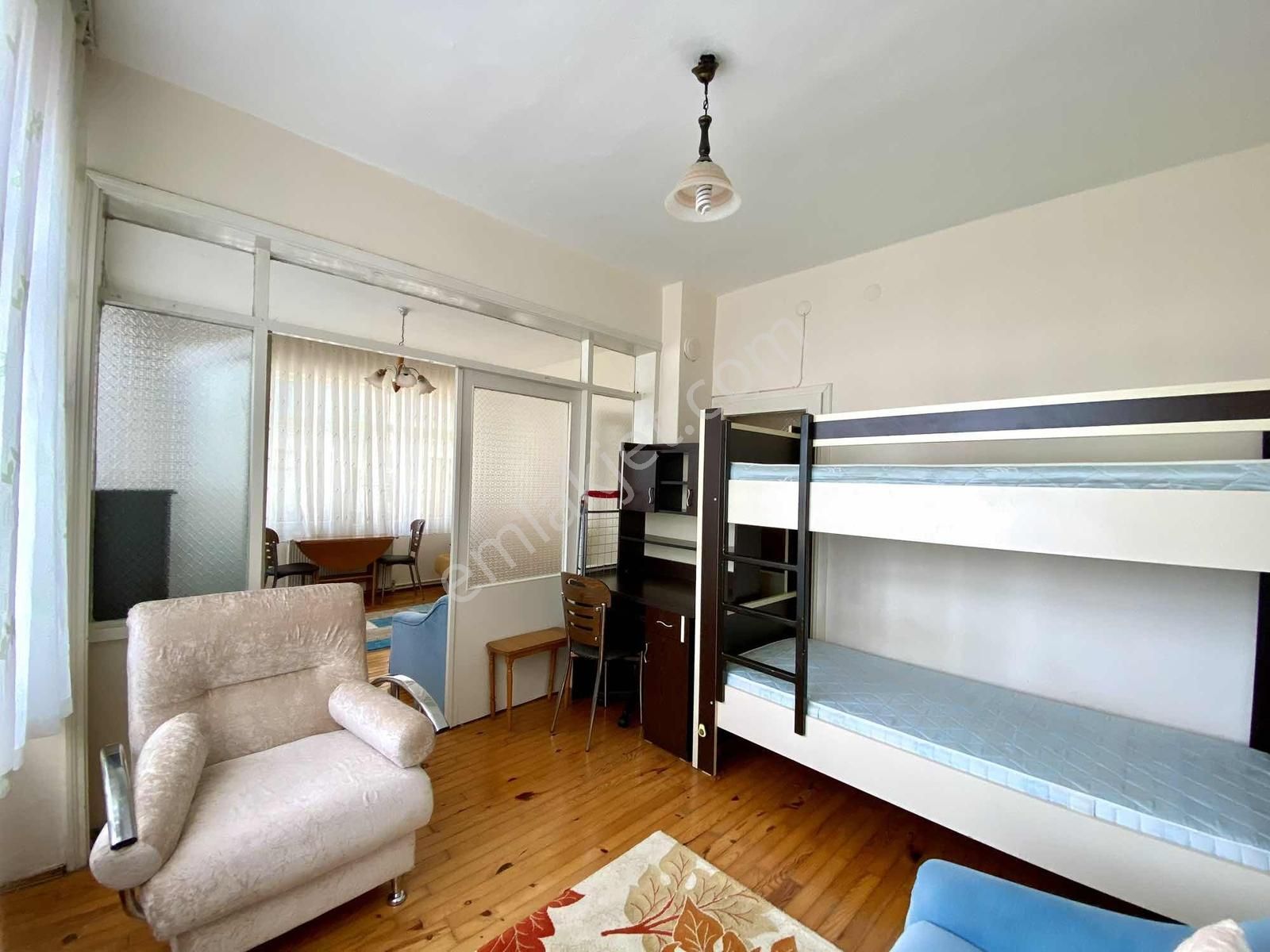 Merkezi Konumda Yüksek Giriş 2+1 Eşyalı Daire - Görsel 26