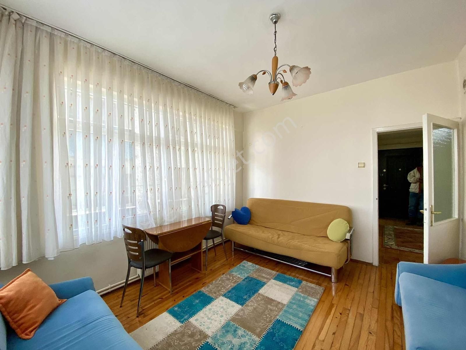 Merkezi Konumda Yüksek Giriş 2+1 Eşyalı Daire - Görsel 2