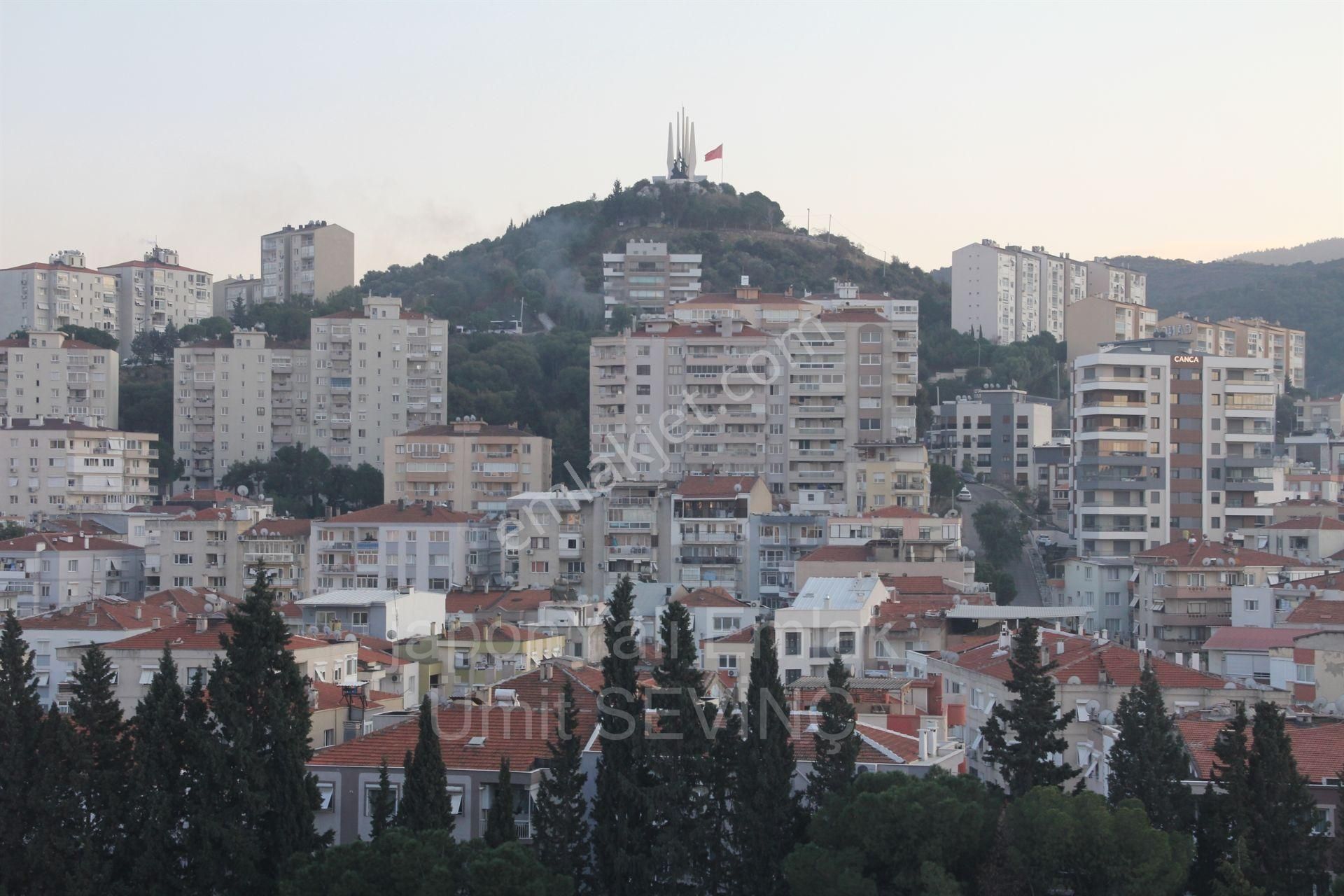 Üçkuyular İkiztepe Sitesinde Kiralık 3 Cephe 150 M2 3+1 Deniz Manzaralı