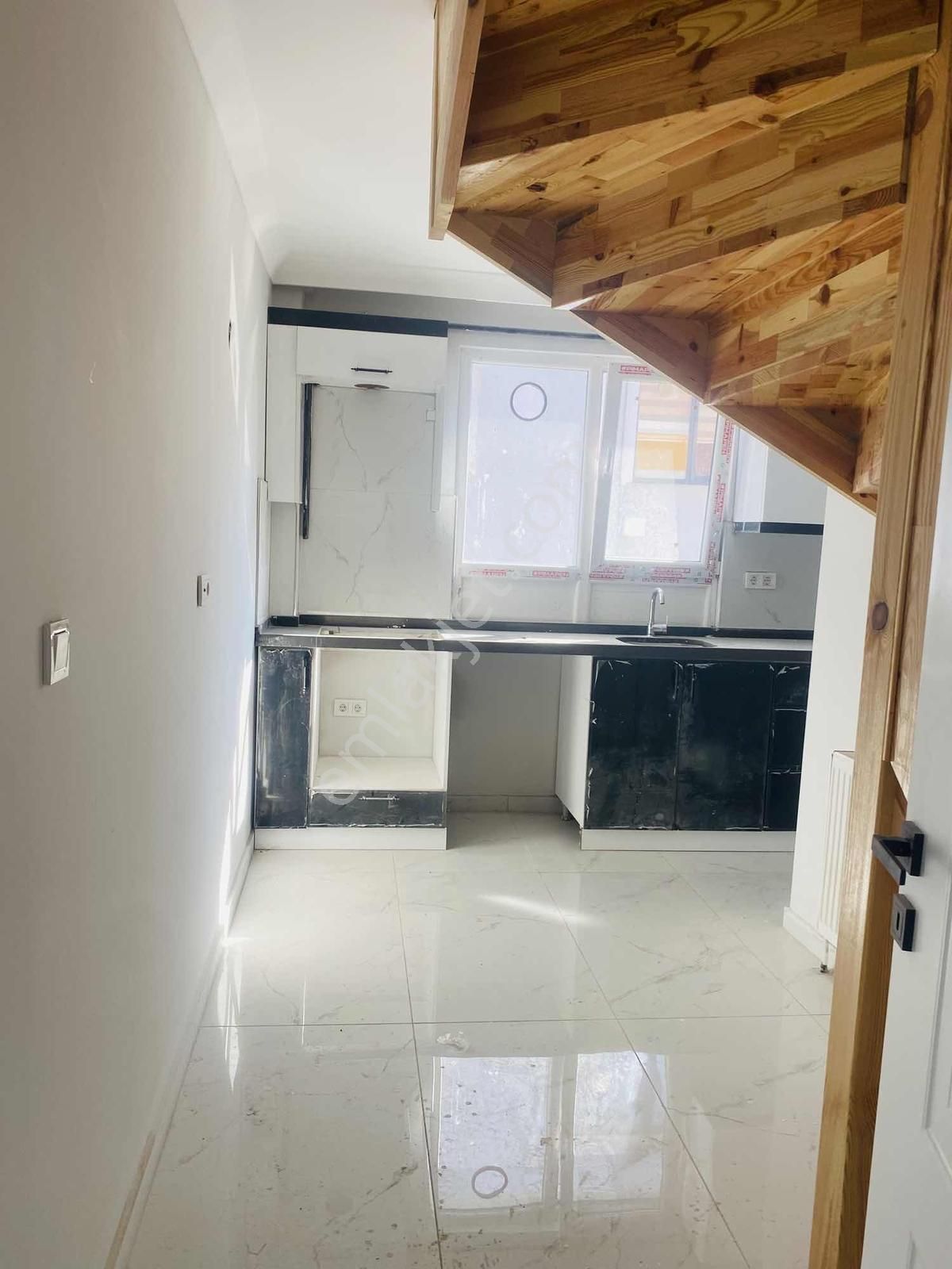 Mimarsinan Mah.cadde Üzerinde Kiralık 4+1 Üst Dublexs Daire - Görsel 14
