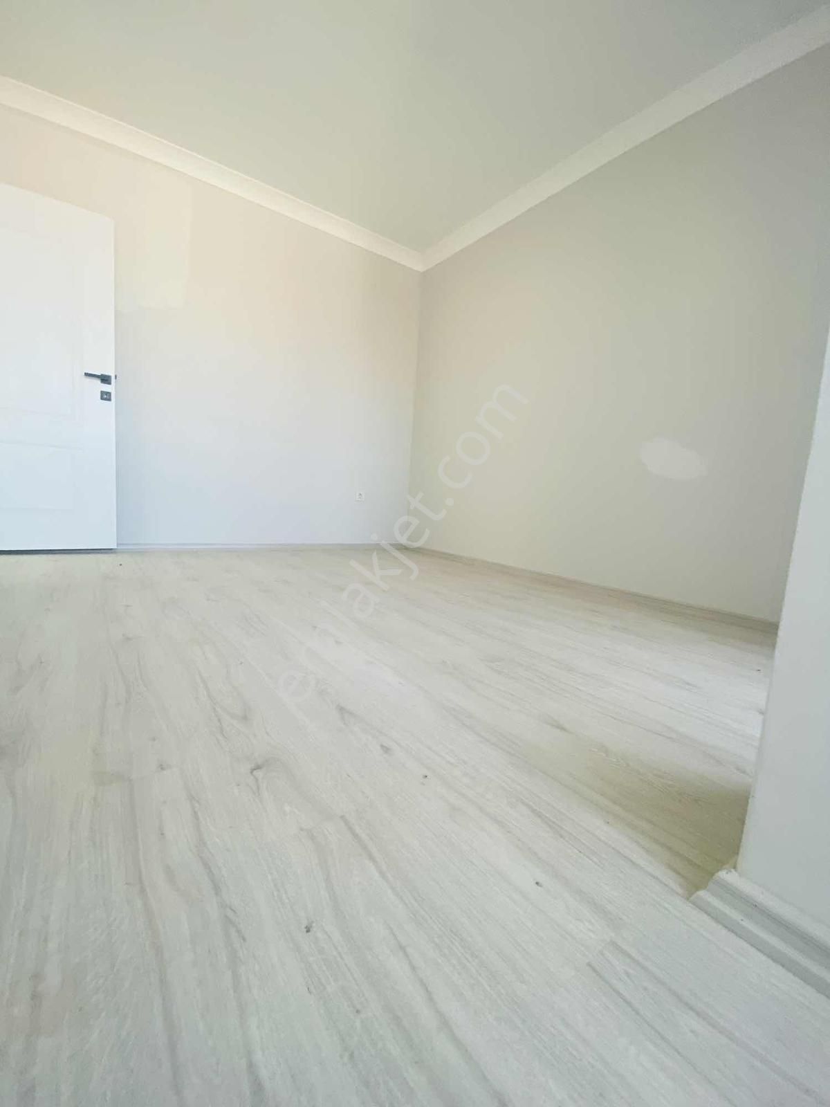 Mimarsinan Mah.cadde Üzerinde Kiralık 4+1 Üst Dublexs Daire - Görsel 13