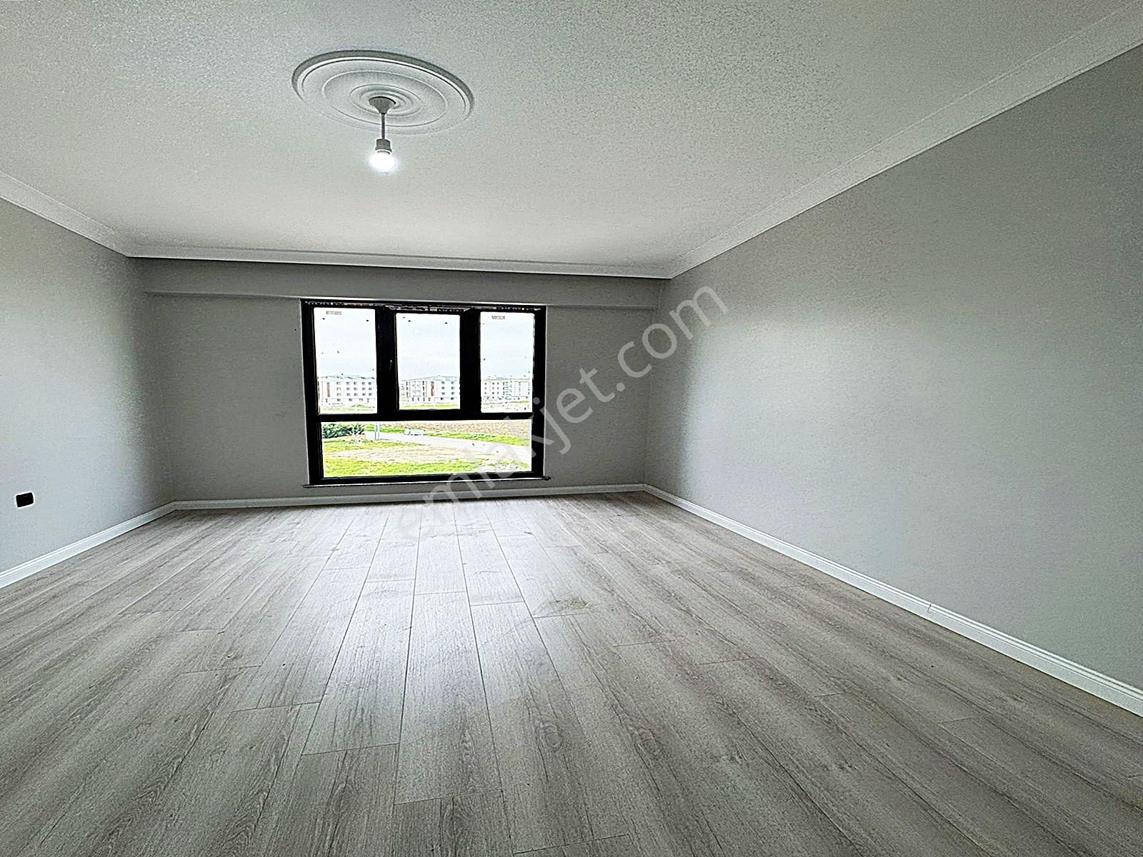 Silivri Selimpaşada Merkeze Ve Denize Yürüyüme Mesafesinde 2+1