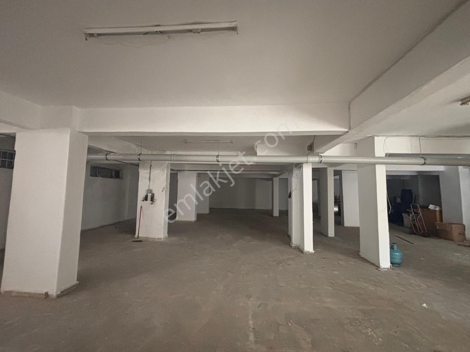 Maltepe Bağlarbaşın'da 285m2 Oldukça Kullanışlı Dükkan&depo - Görsel 4