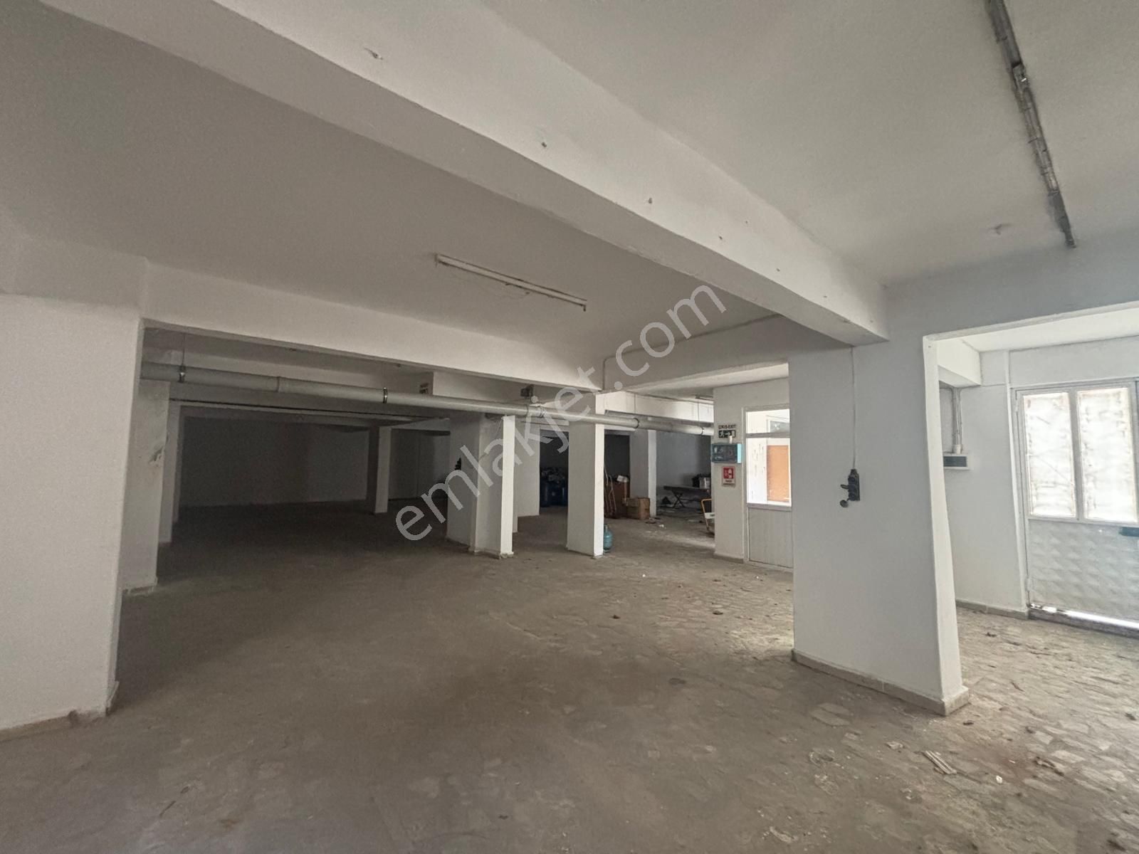 Maltepe Bağlarbaşın'da 285m2 Oldukça Kullanışlı Dükkan&depo