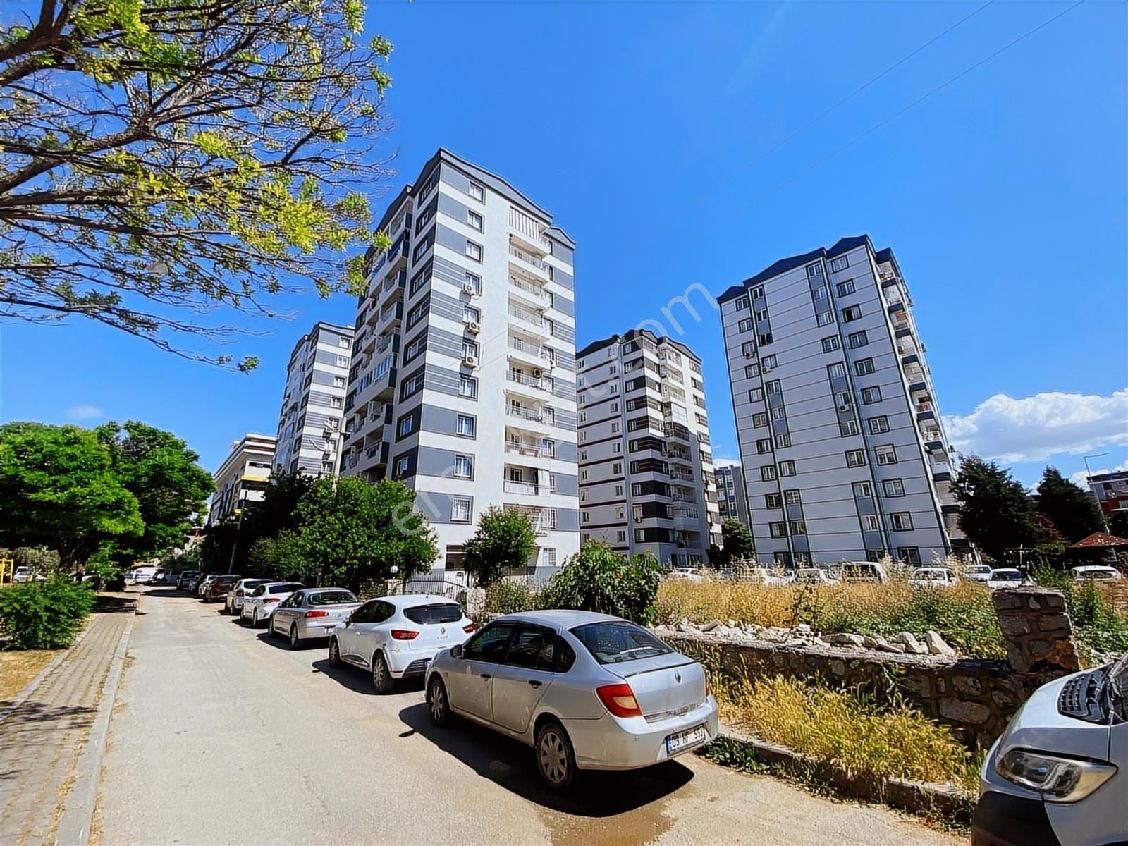 Buca Yıldız Mh.'de Sınav Koleji Yanı Otoparklı Satılık 3+1 Daire