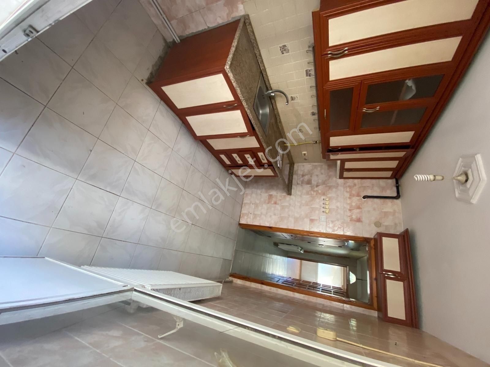 Buca Fil Heykeli Ve Belediye Yakını 3+1 Ve 100 M2 Satılık Daire