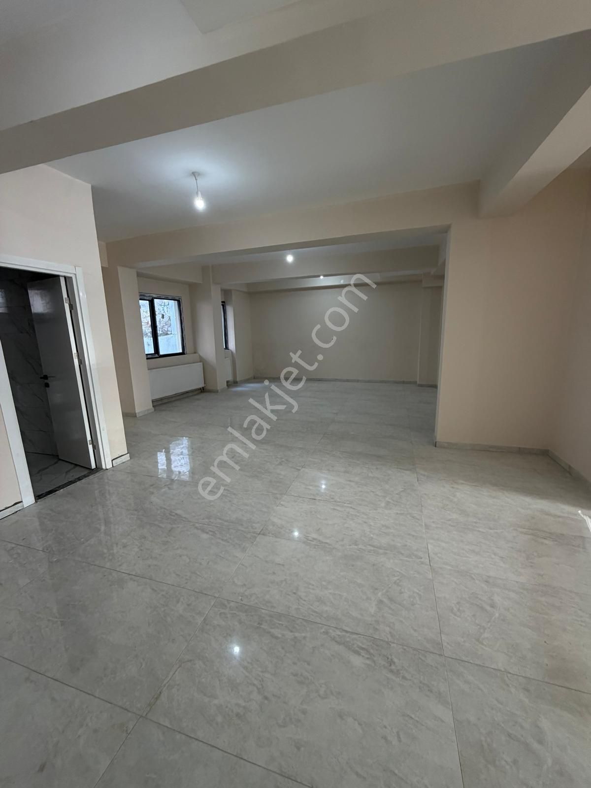 Demetten Saim Çıkrıkçı Cadde Üzeri 125 M2 Wc Li Kiralık Dükkan . - Görsel 3