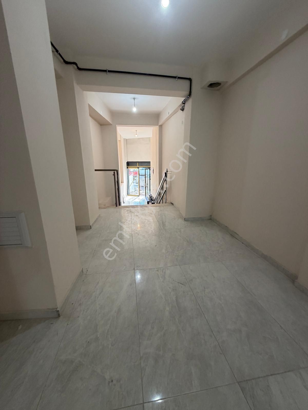 Demetten Saim Çıkrıkçı Cadde Üzeri 125 M2 Wc Li Kiralık Dükkan . - Görsel 4