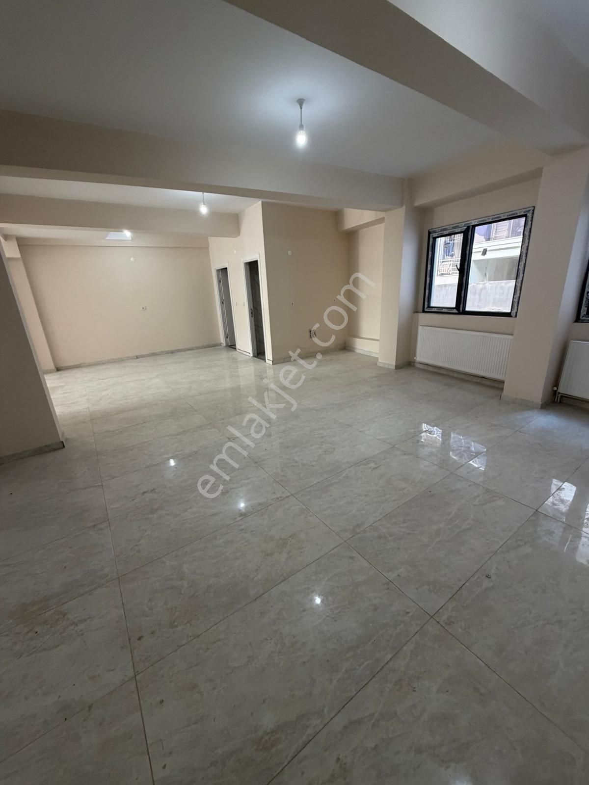 Demetten Saim Çıkrıkçı Cadde Üzeri 125 M2 Wc Li Kiralık Dükkan .