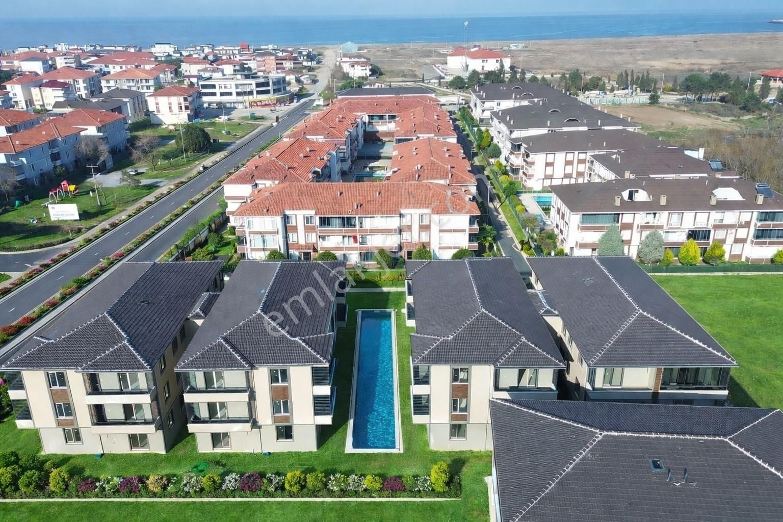 Yeni Mahalle'de Havuzlu Site İçi 2+1 Daire