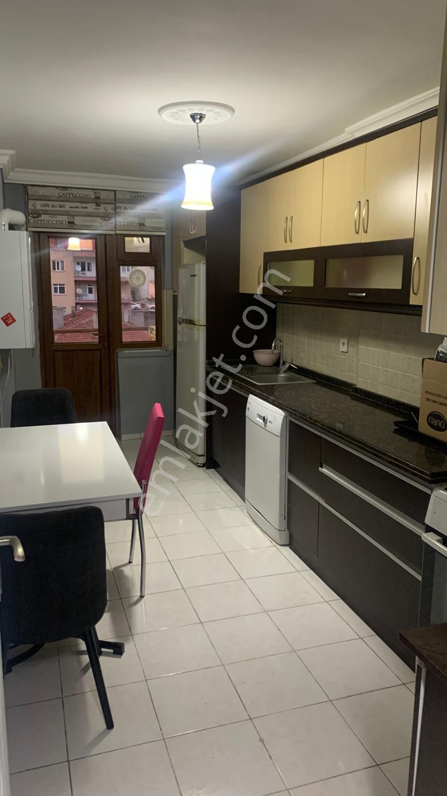 Aile Apartmanında Mütevazi Mobilyalı Masrafsız Daire - Görsel 14