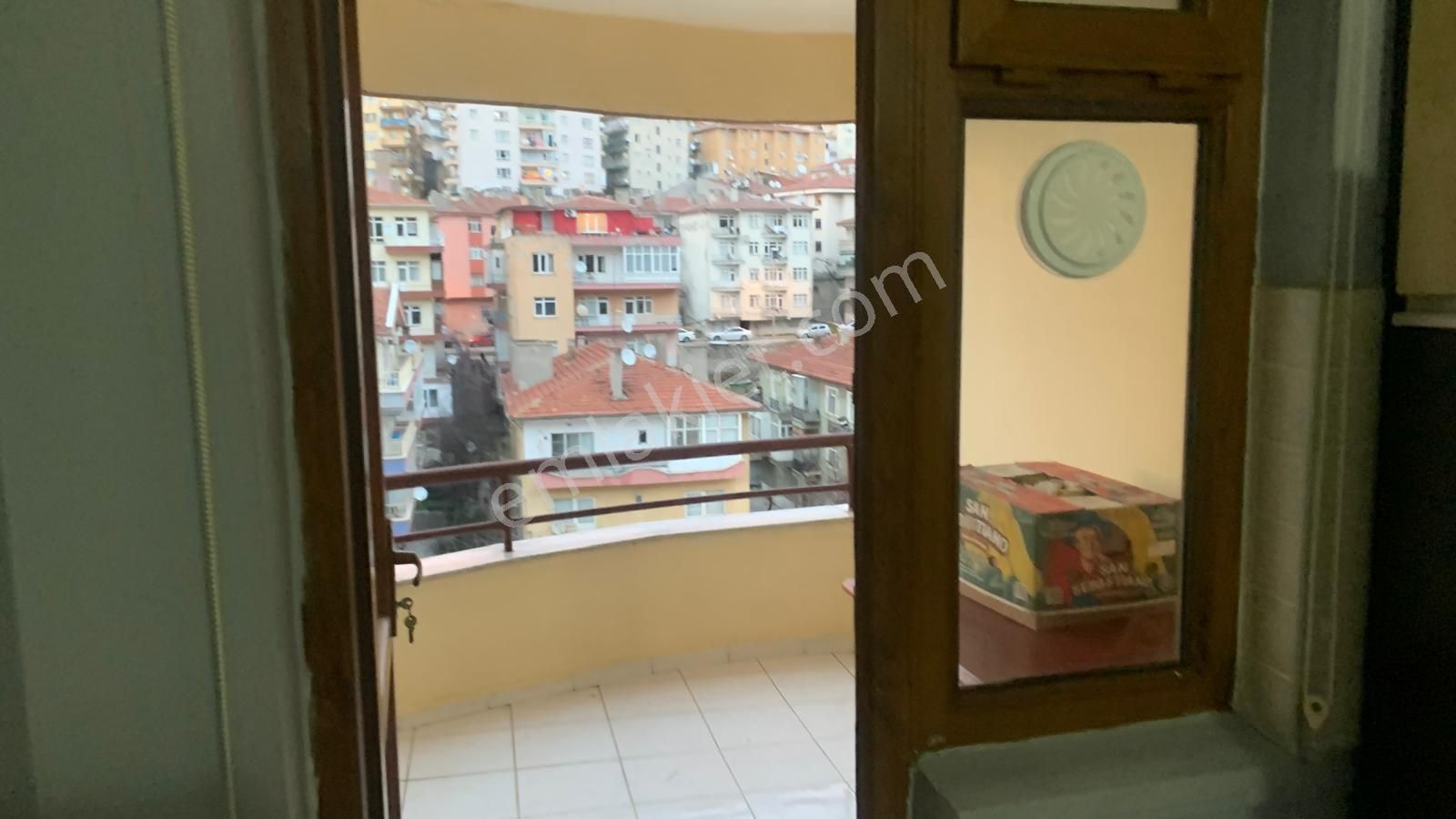 Aile Apartmanında Mütevazi Mobilyalı Masrafsız Daire - Görsel 15