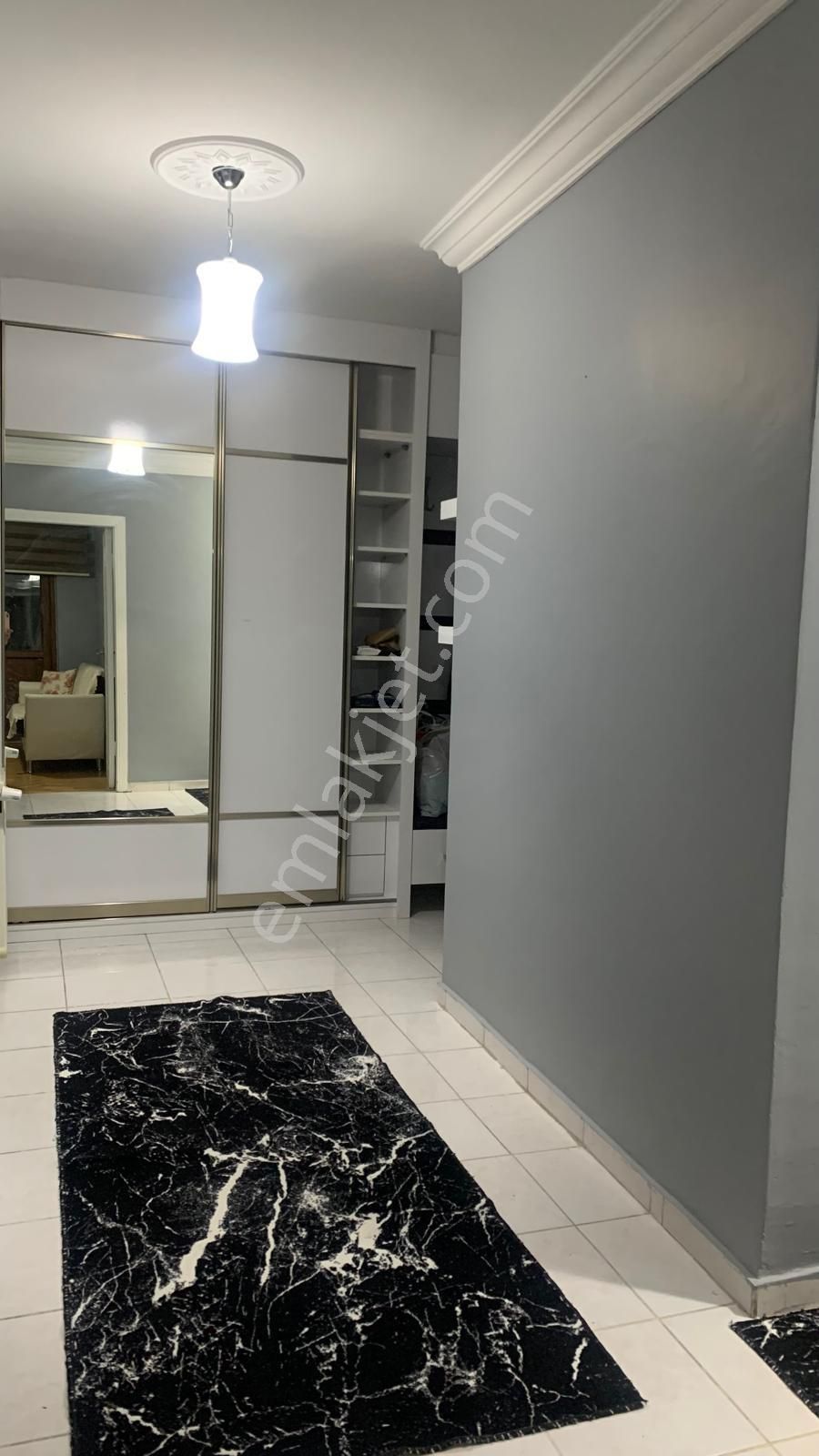 Aile Apartmanında Mütevazi Mobilyalı Masrafsız Daire - Görsel 12