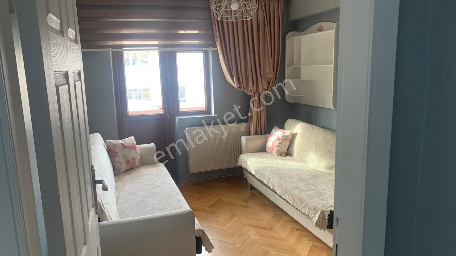 Aile Apartmanında Mütevazi Mobilyalı Masrafsız Daire - Görsel 9