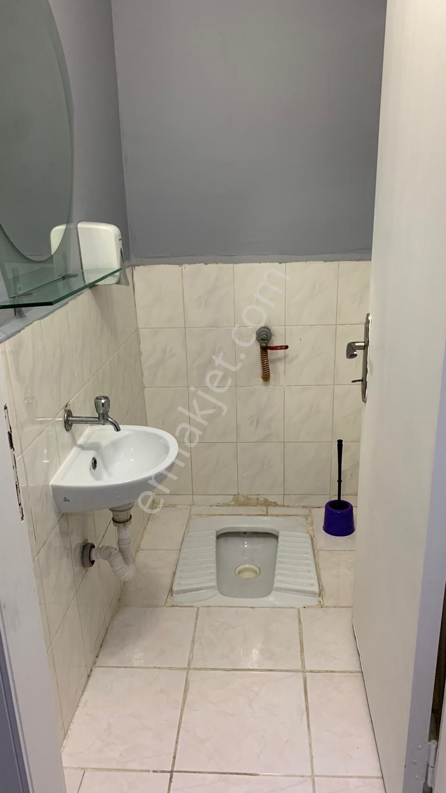 Aile Apartmanında Mütevazi Mobilyalı Masrafsız Daire - Görsel 27