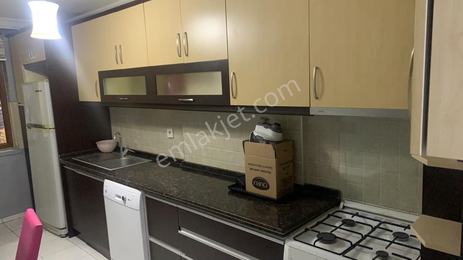 Aile Apartmanında Mütevazi Mobilyalı Masrafsız Daire - Görsel 13