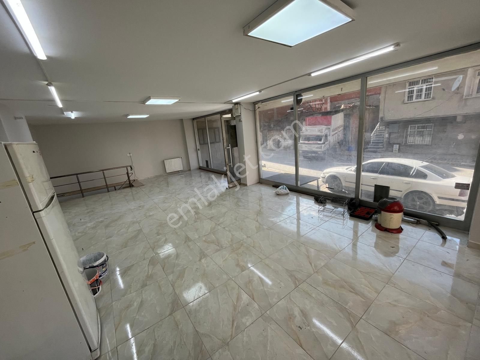 Sultanbeyli De Caddeye Paralel Kat Mülk. 180 M2 Satılık Dükkan - Görsel 3