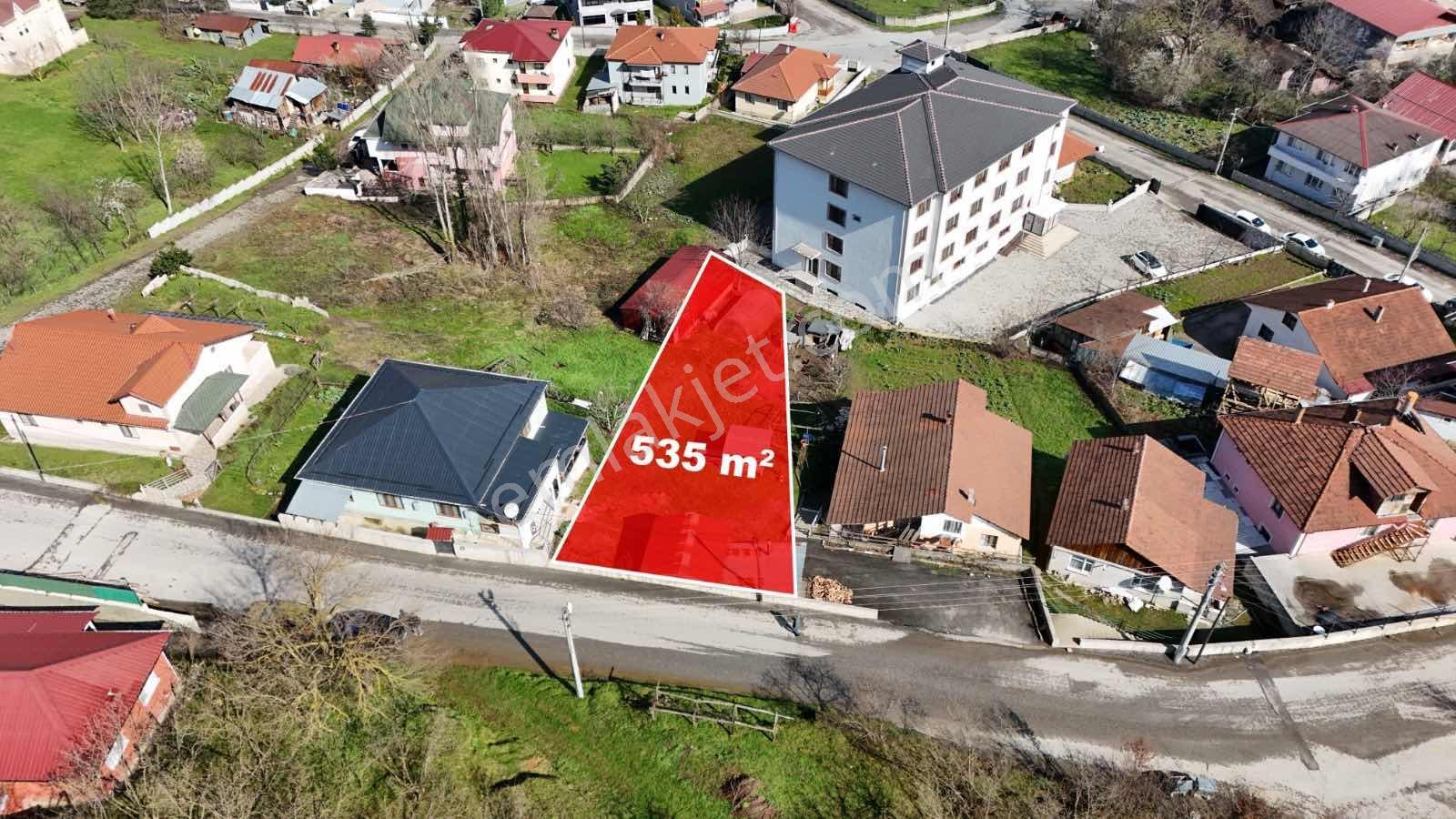Ruşen Aydın Gayrimenkul'den Kaynaşlı Merkezde Satılık Arsa