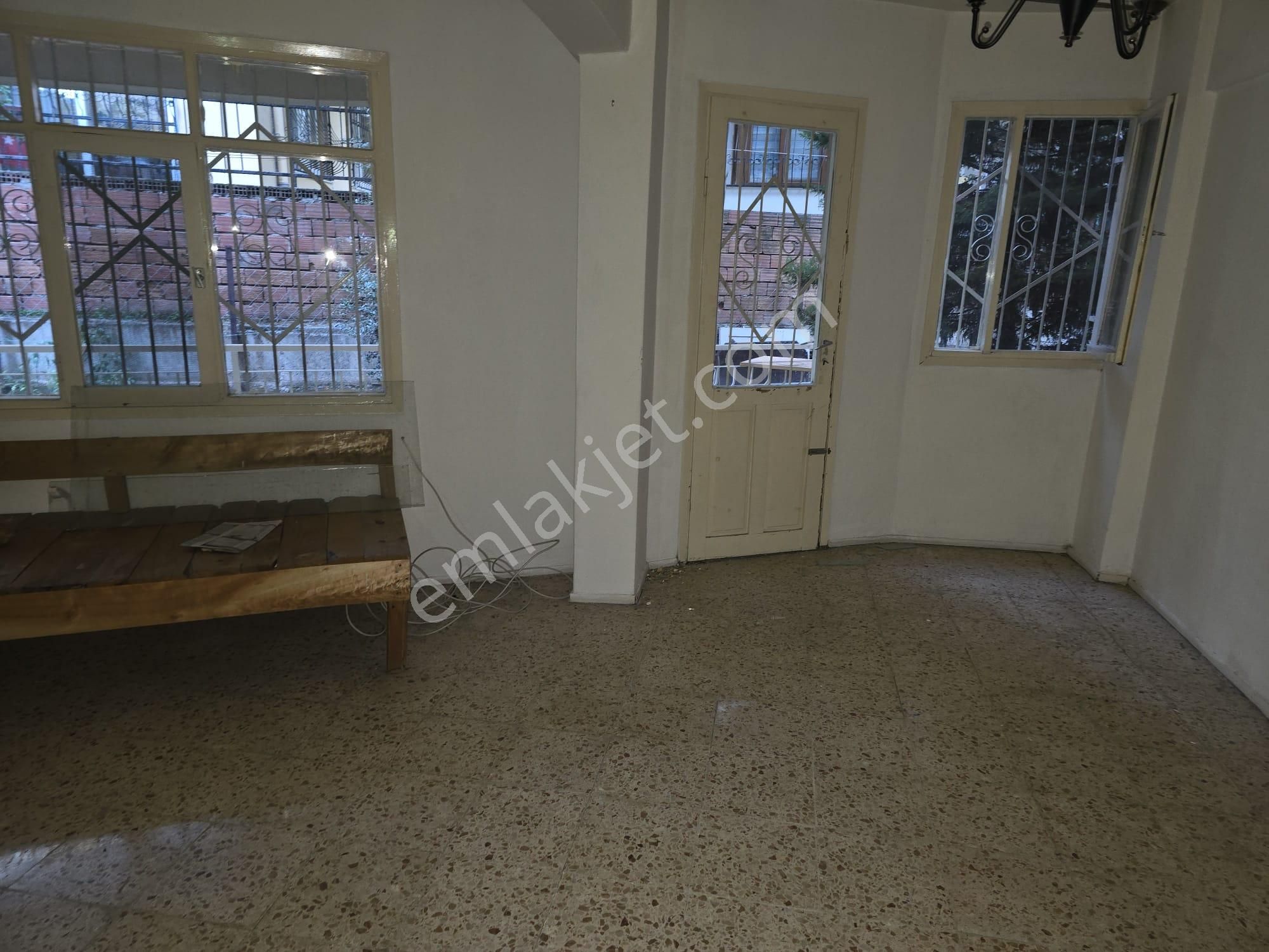 Balçova Eğitim Mahallesinde Otobana Çok Yakın Satlık 1+1 Daire