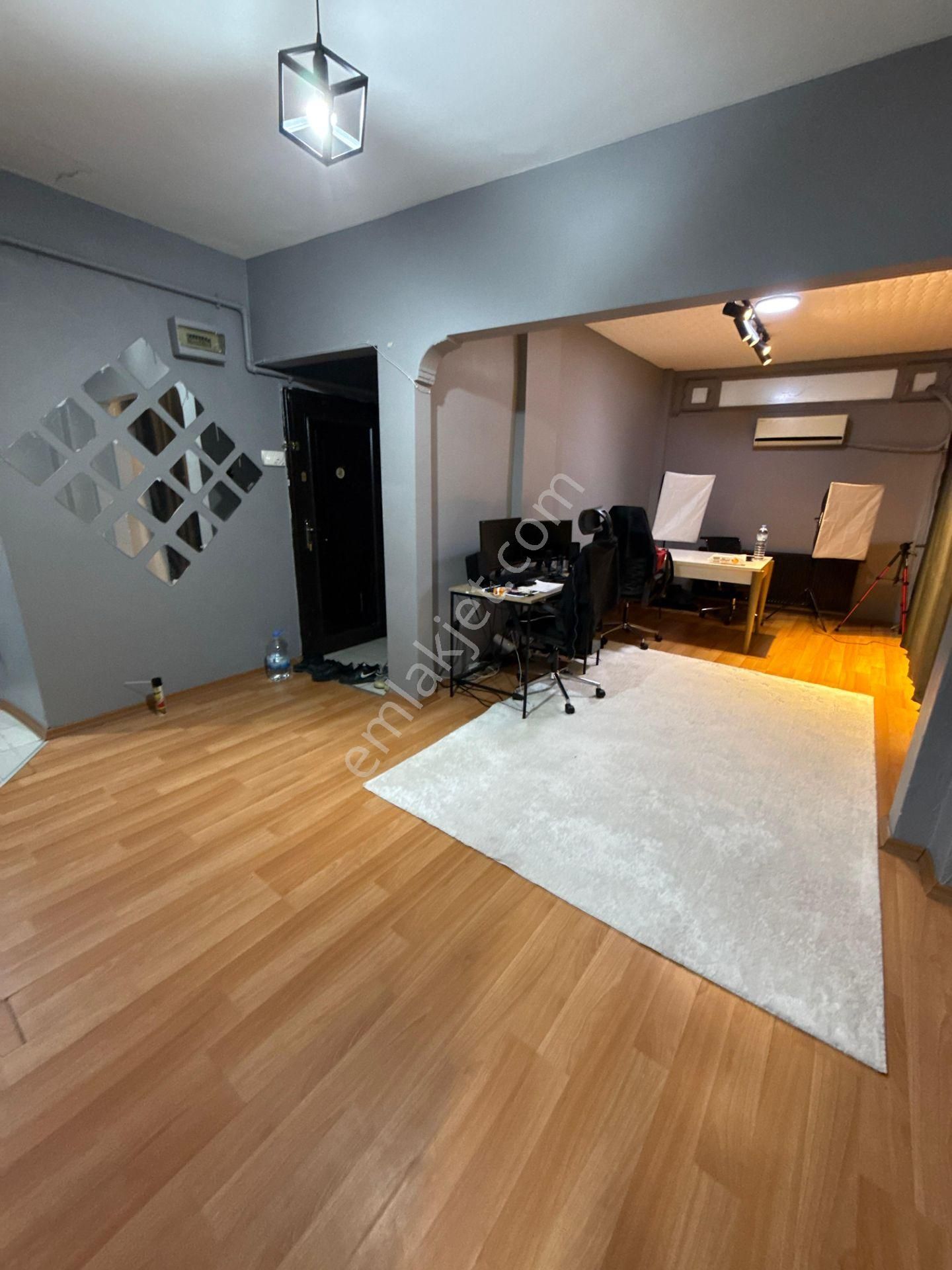 Burç Emlaktan, Gazi Refik Sokakta, 2+1, Kombili, 80 M2, Müstakil Bahçeli, Temiz Daire - Görsel 5