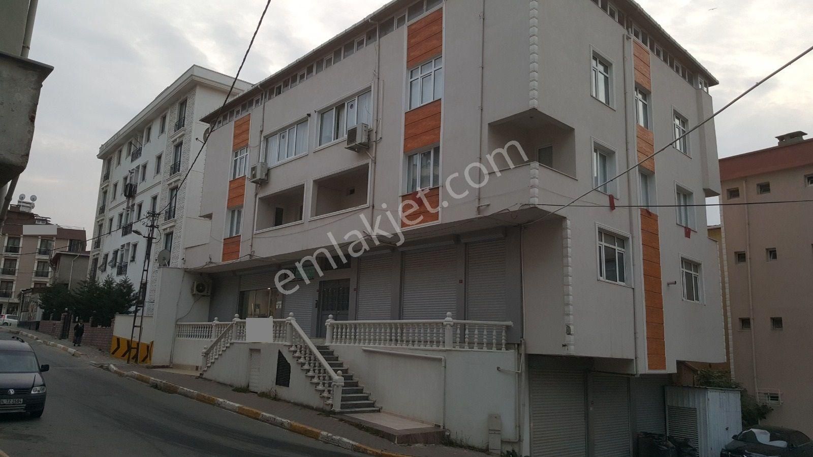 Pendik Esenyalı Mahallesinde Eşyalı Kiralık 1+1 130m2 Teras Daire